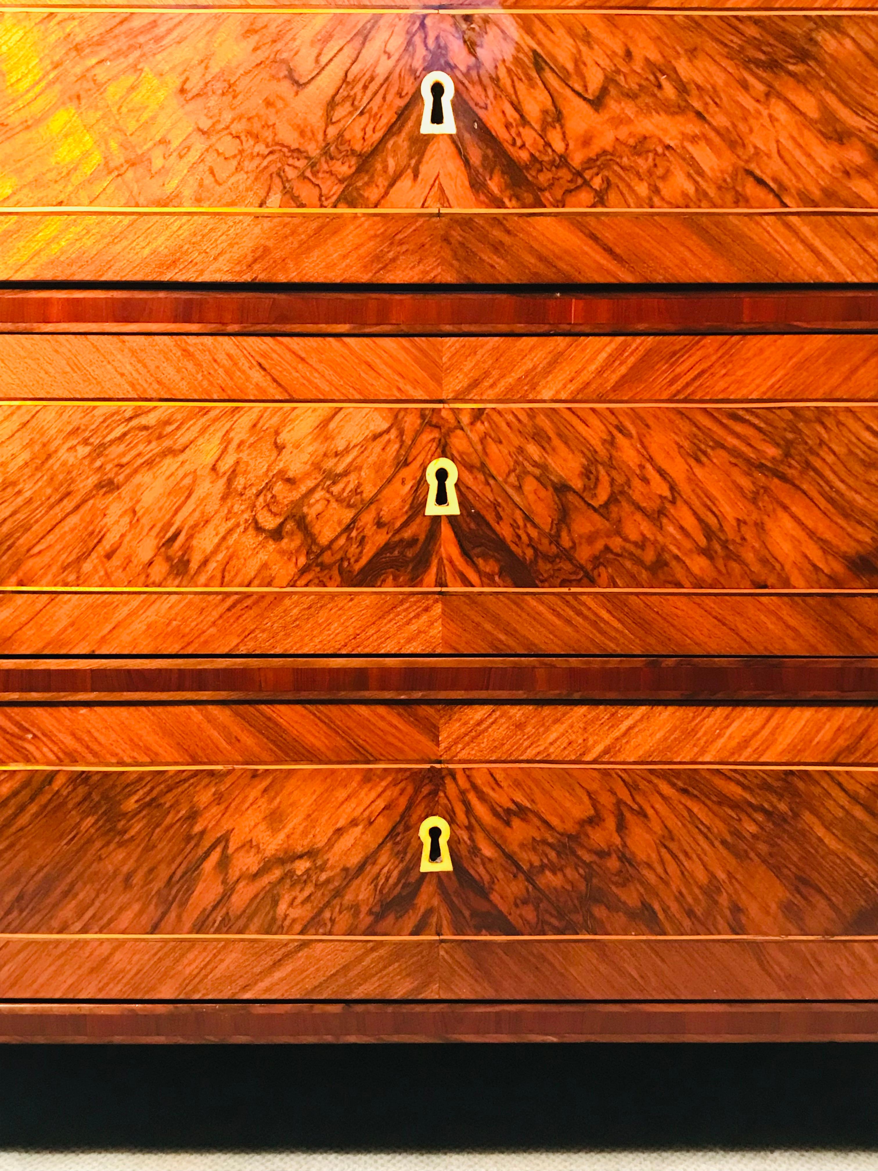 Neoclassical Dresser, Germany 1780-1800, Walnut 4