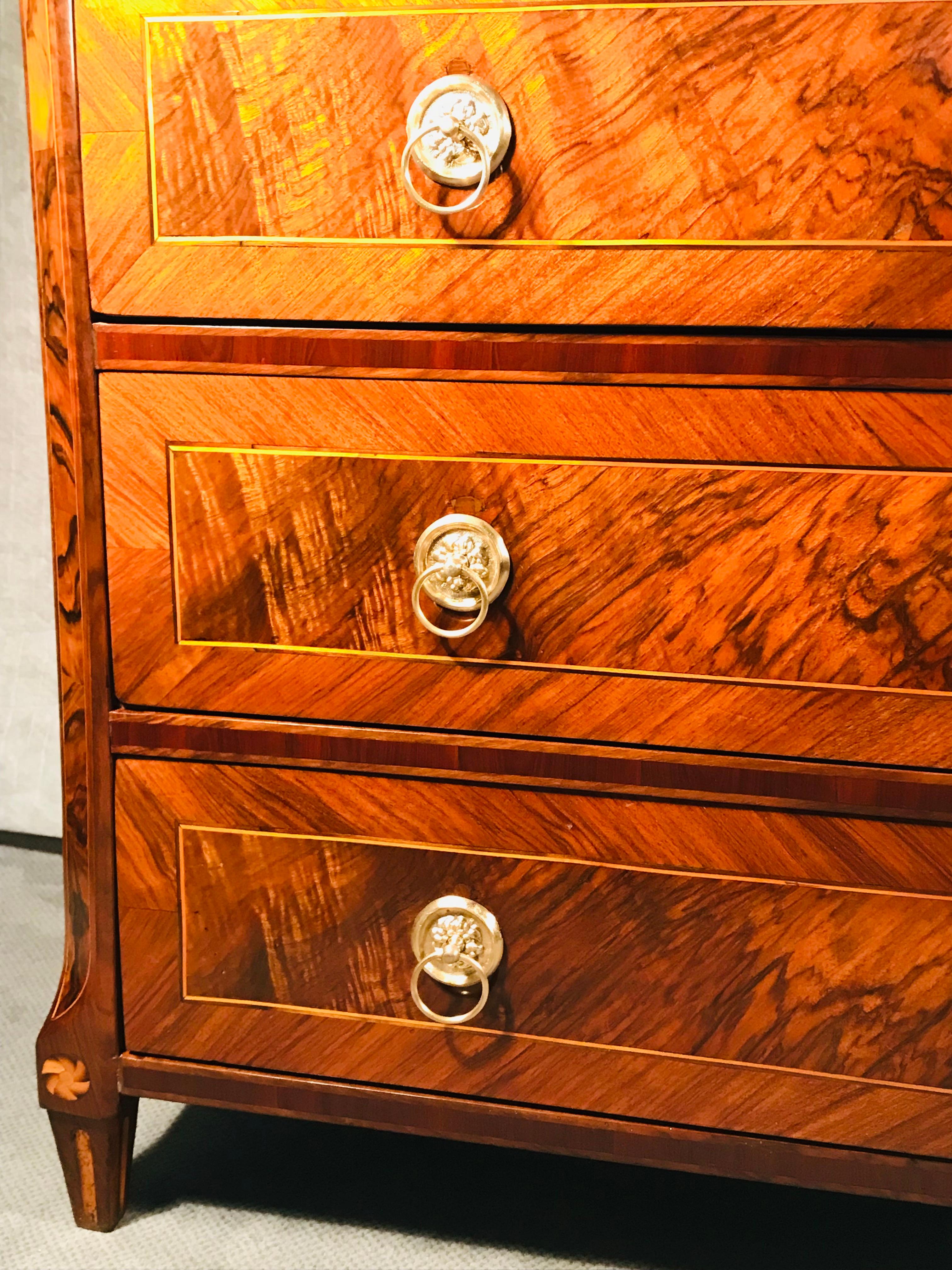 Neoclassical Dresser, Germany 1780-1800, Walnut 5