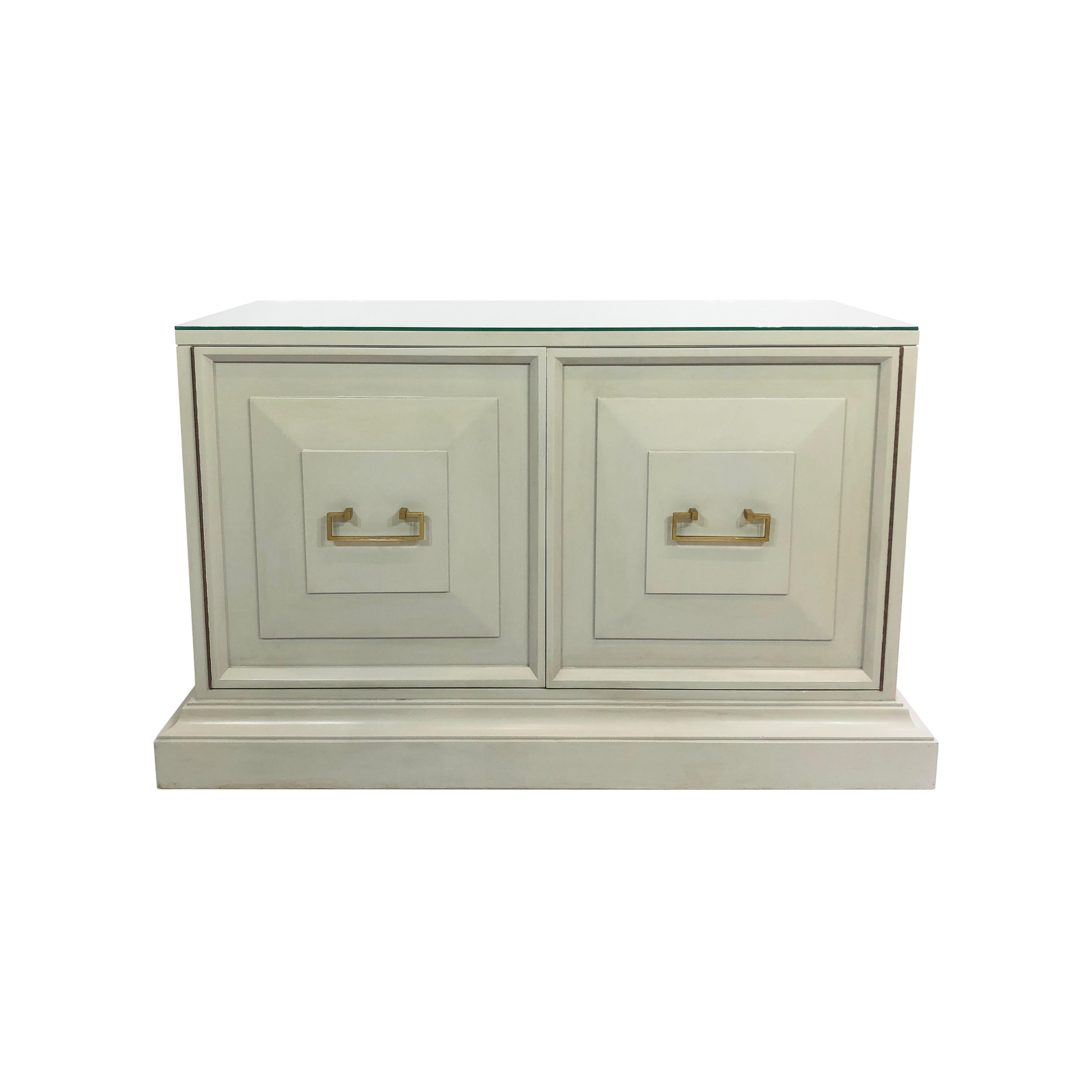 Armoire néoclassique sur socle des années 1960 en laiton, style chinoiserie du milieu du siècle, 1970