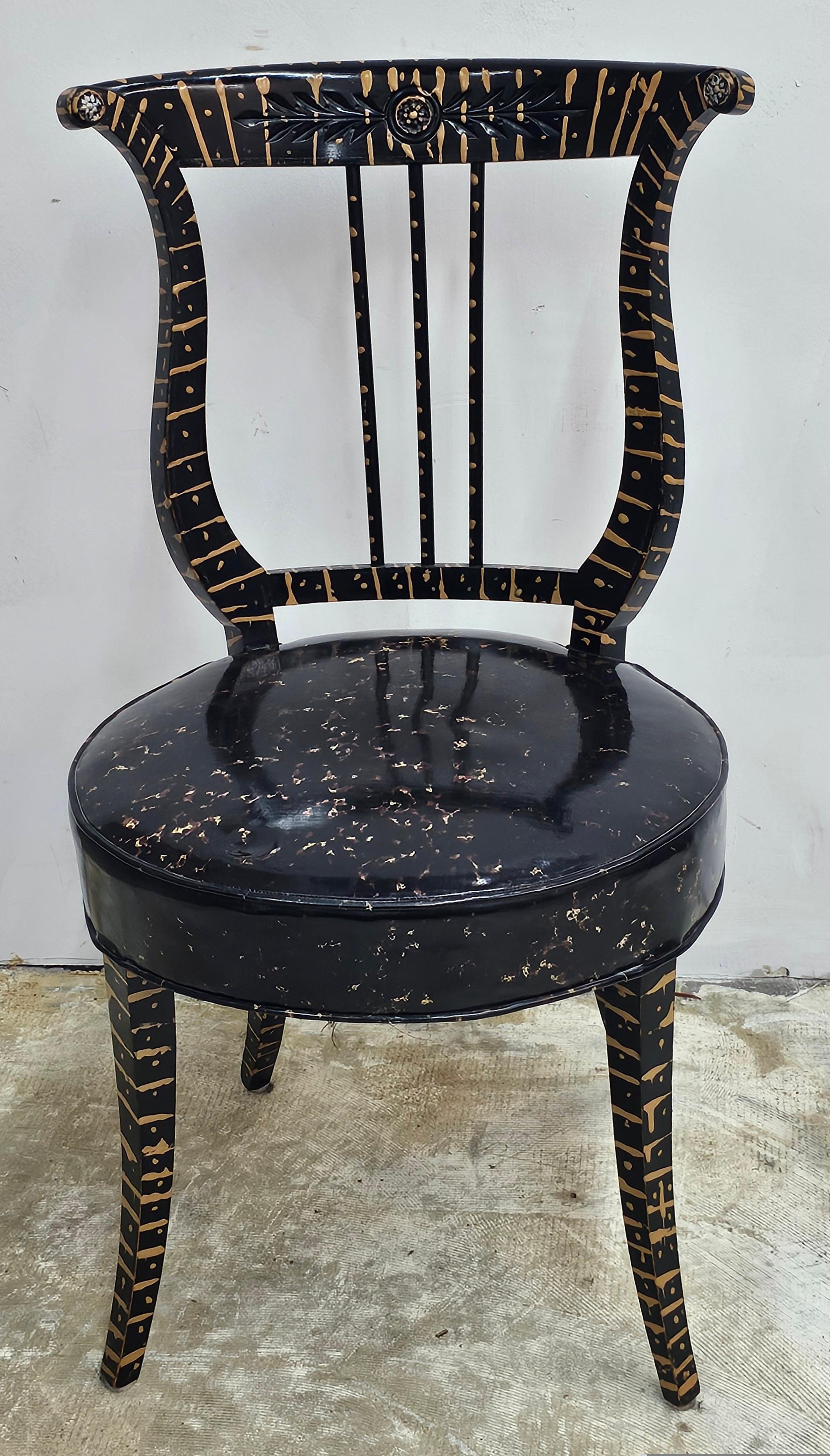Néoclassique Chaise d'appoint néoclassique du début du 20e siècle, ébonisée et partiellement décorée de dorures en vente