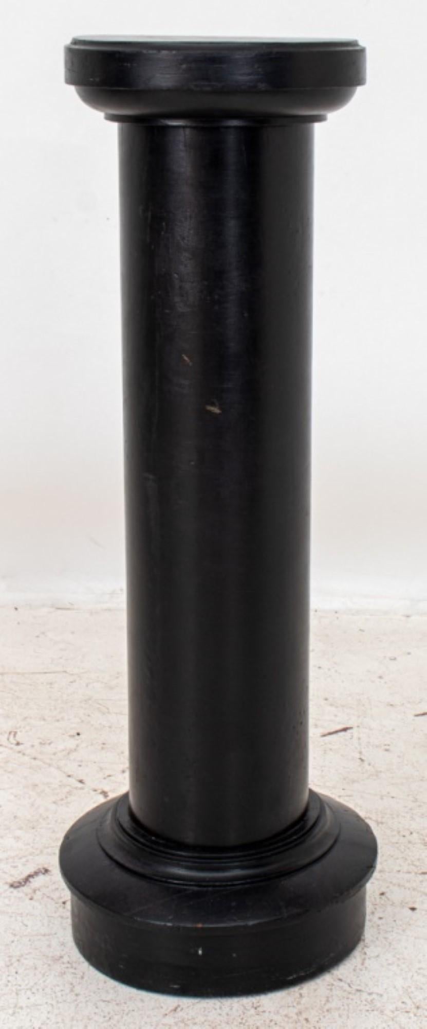 Neoclassical Ebonized Wood Column Pedestal In Good Condition For Sale In New York, NY