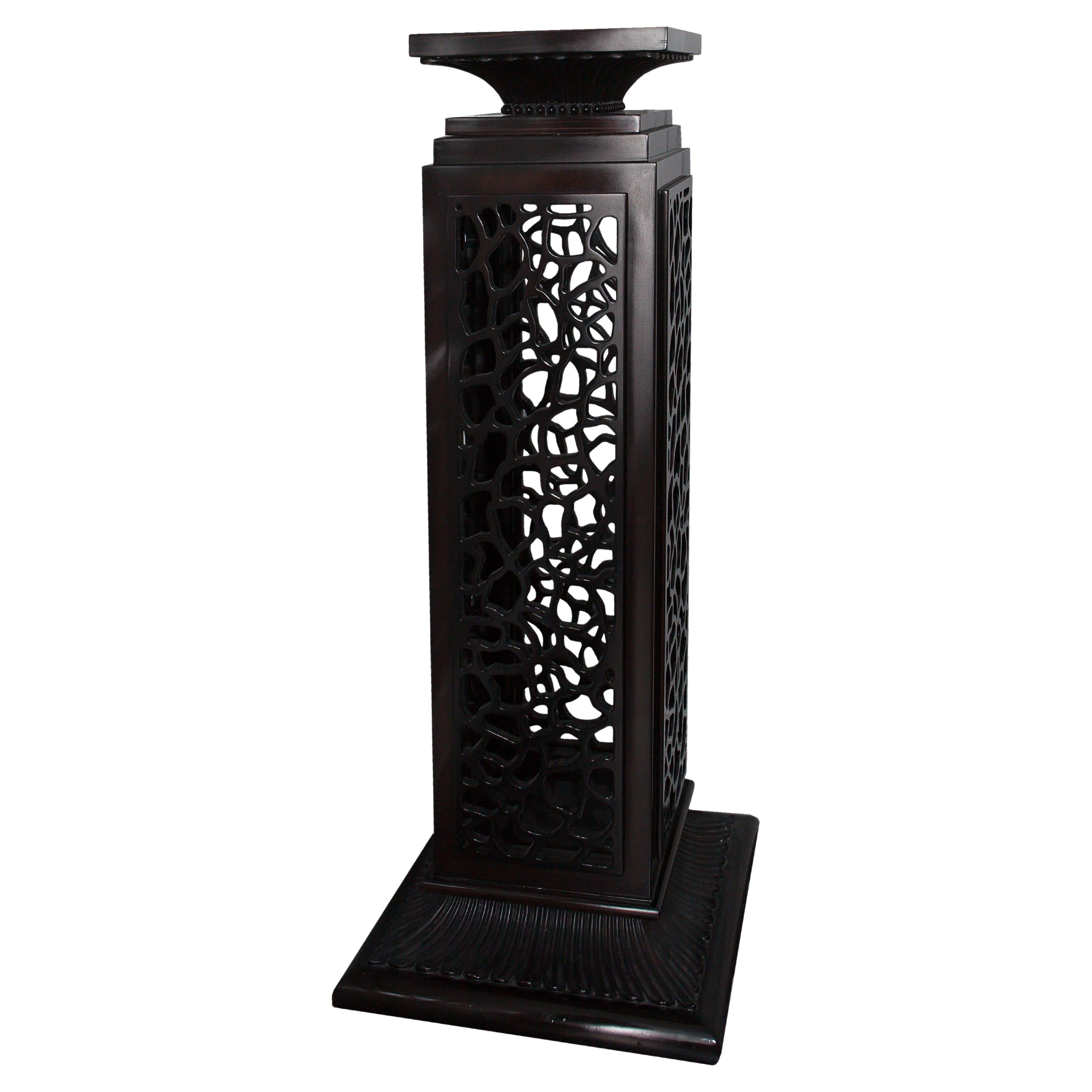 Hand-Carved Sockel und Säulen