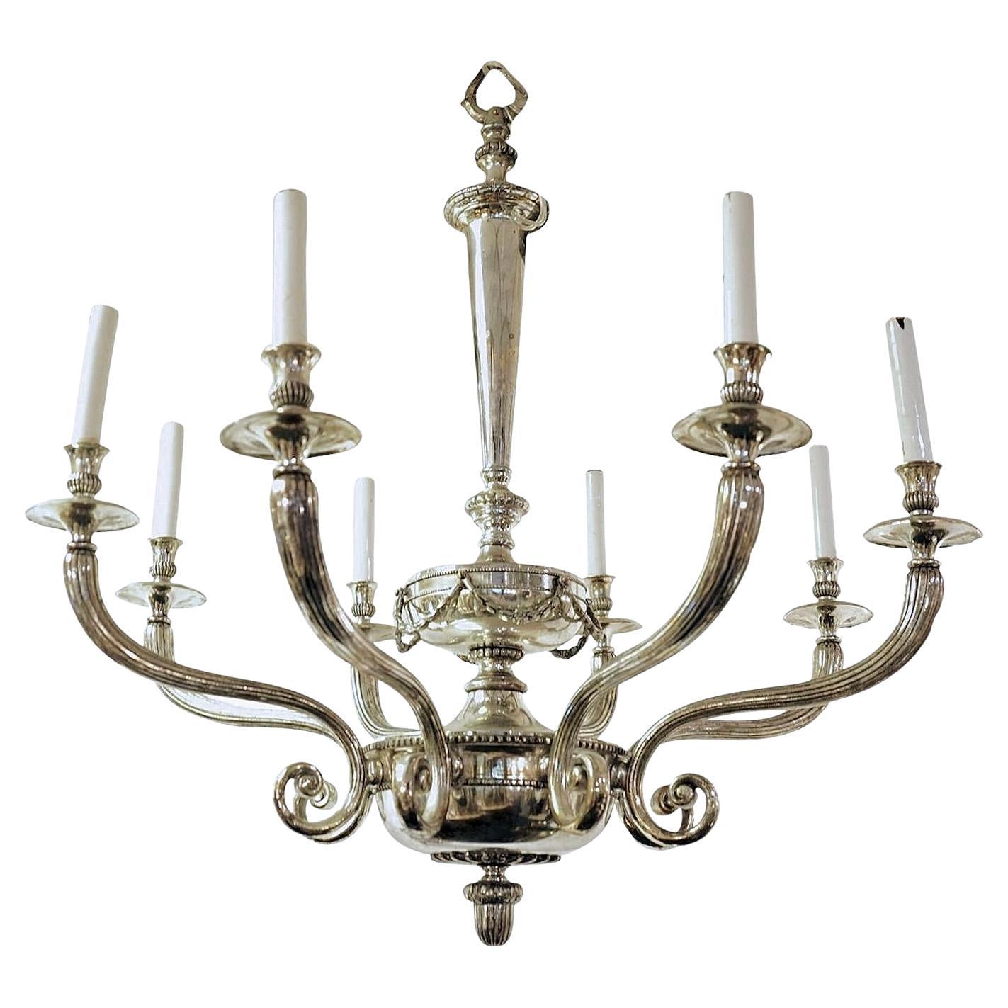 Lustre néoclassique à 8 lumières en argent attribué à Caldwell and Co.