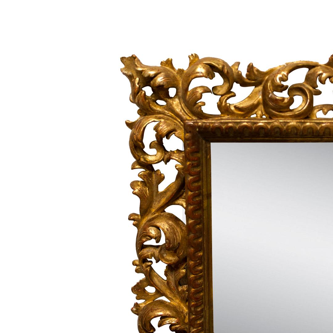 Neoklassischer, rechteckiger, handgefertigter Empire-Spiegel. Quadratische, handgeschnitzte Holzstruktur mit Goldfolie, Spanien, 1970.