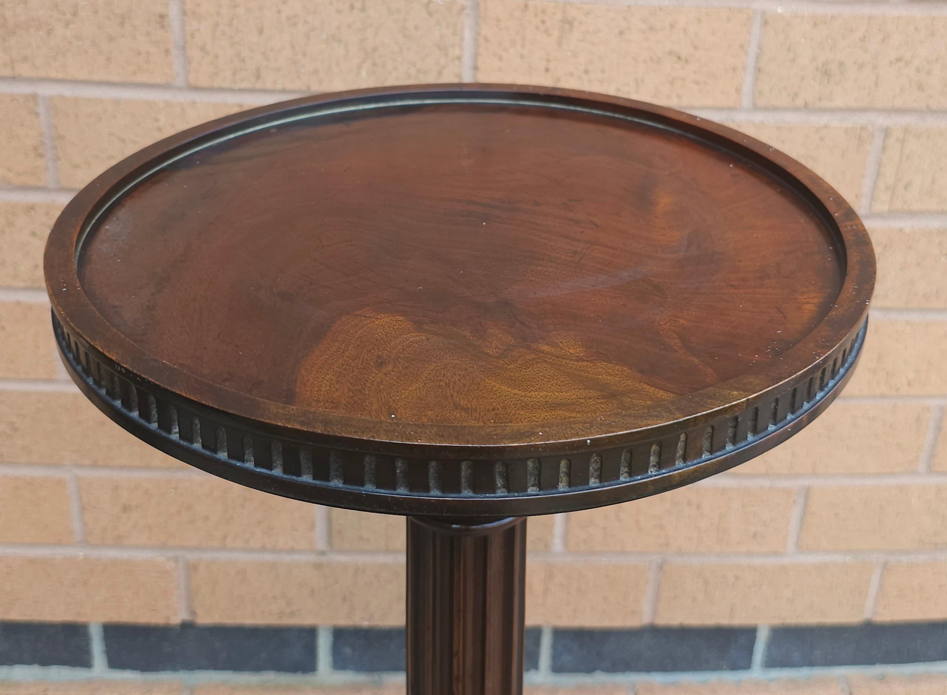 Neoclassical Empire Mahogany Pedestal Plant Stand In Good Condition For Sale In Germantown, MD