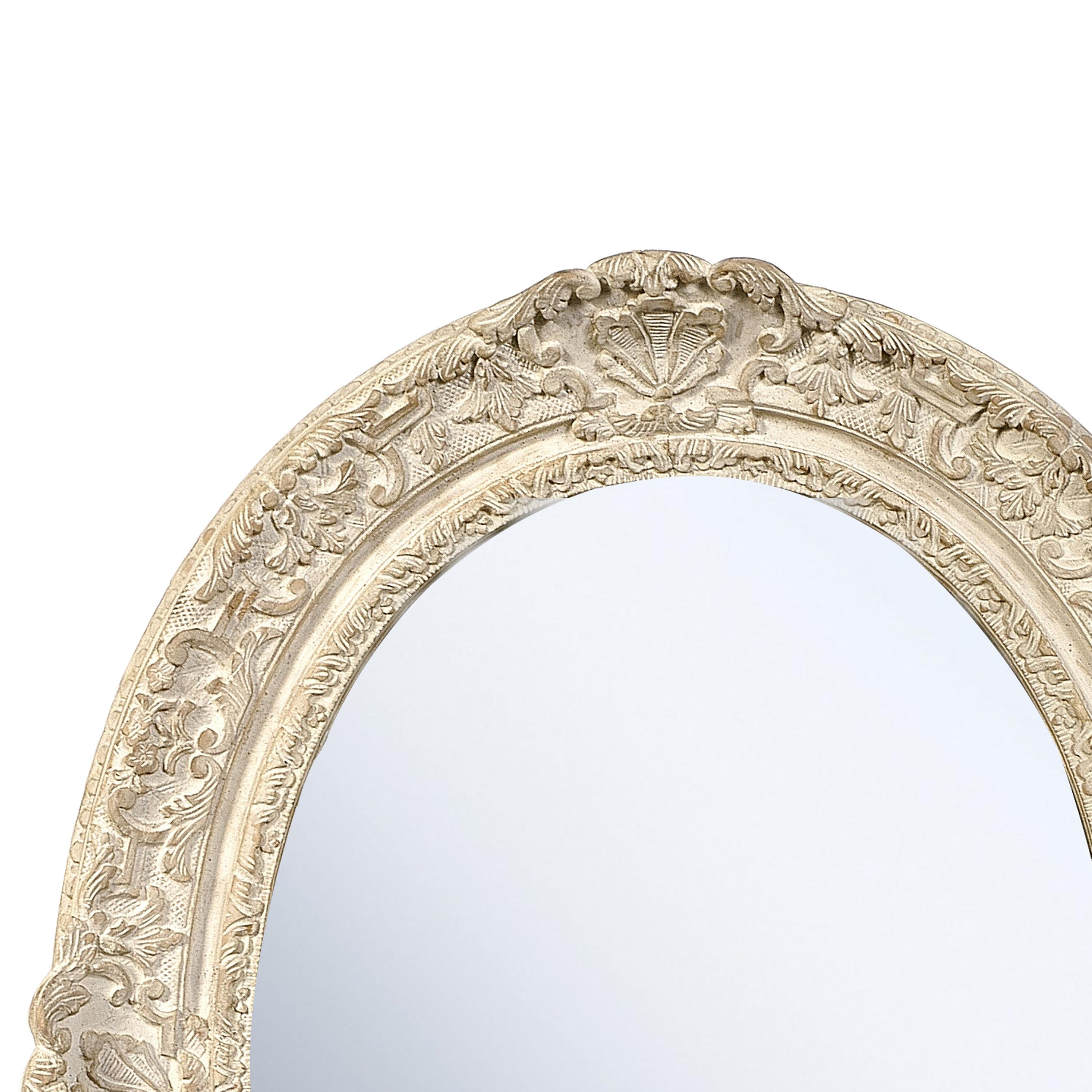 Handgefertigter Spiegel im neoklassischen Empire-Stil. Ovale, handgeschnitzte Holzstruktur mit Silberfolienbeschichtung.
  
