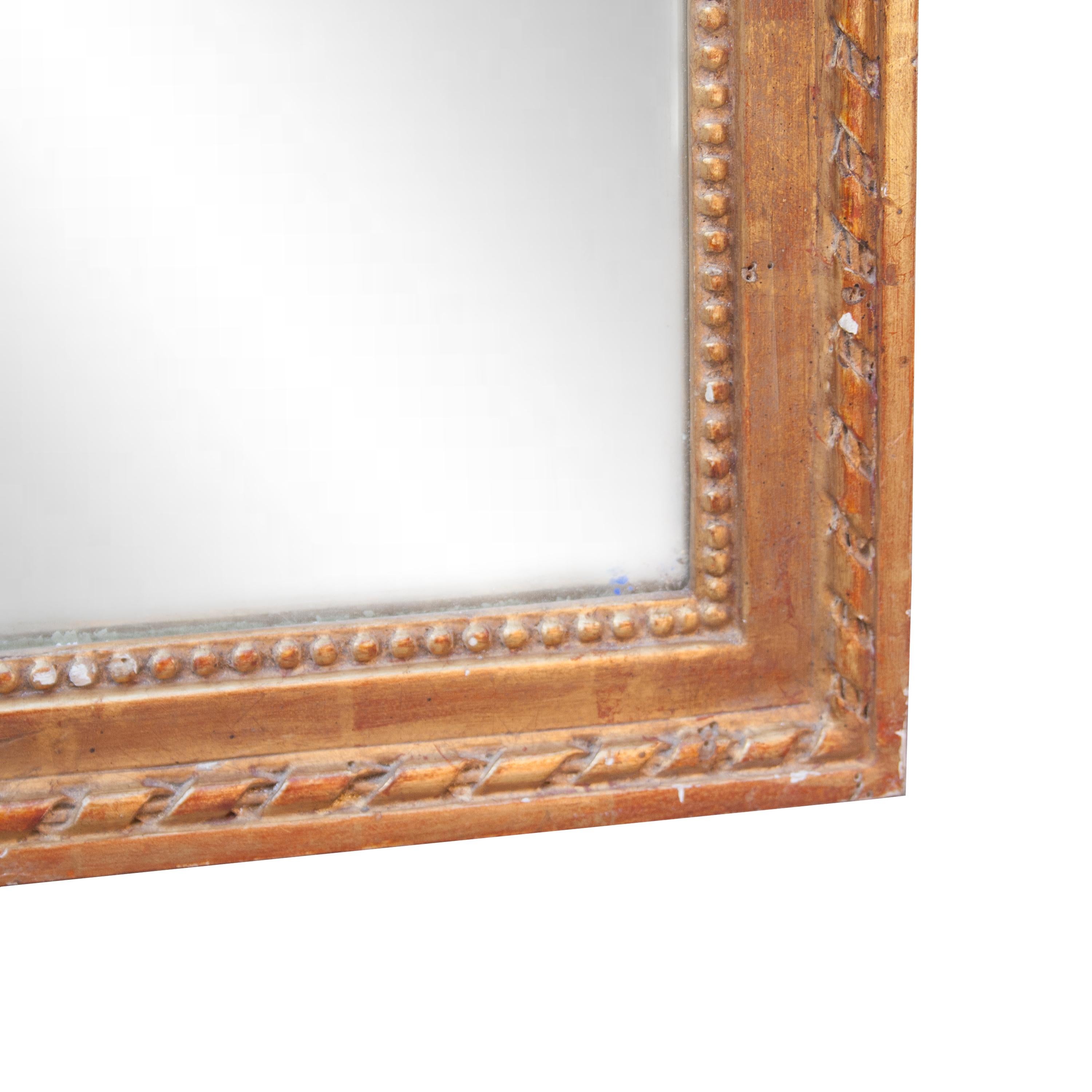 Intagliato a mano Specchio Neoclassico Impero rettangolare in oro intagliato a mano, 1970 in vendita