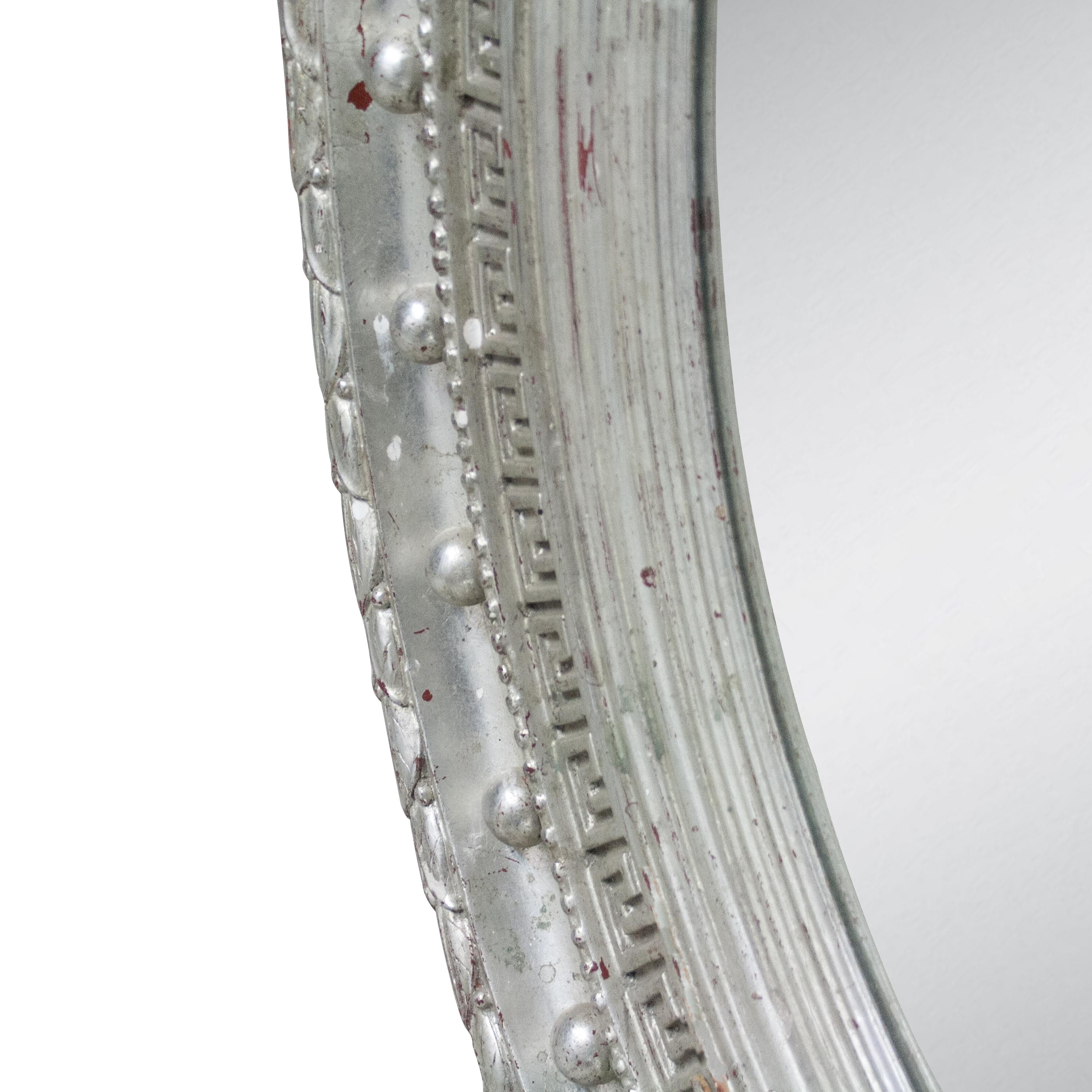Neoklassischer, handgeschnitzter Holzspiegel im Empire-Stil, rund aus Silber im Zustand „Gut“ im Angebot in Madrid, ES