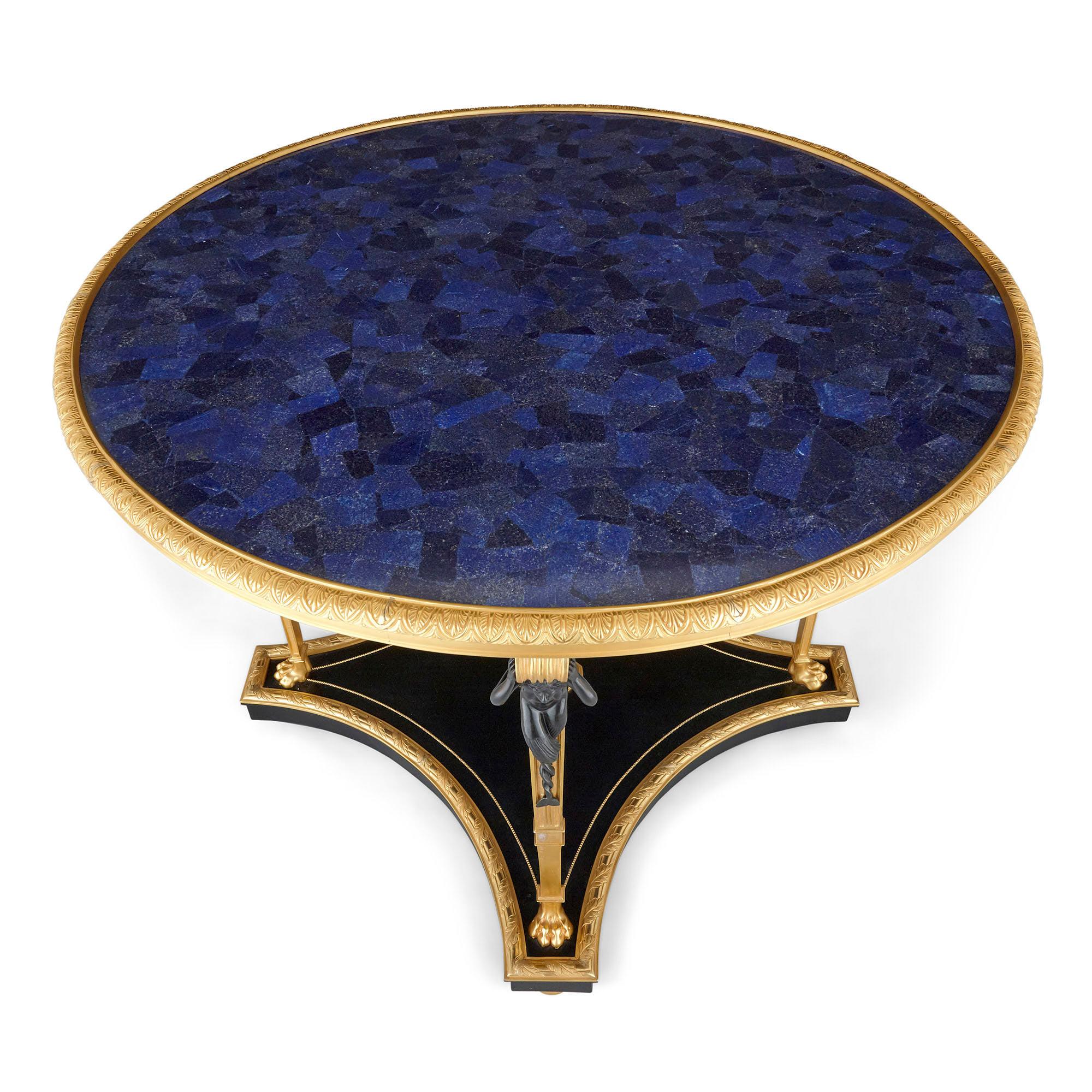 Tisch im neoklassizistischen Empire-Stil aus Goldbronze und Lapislazuli (Bronze) im Angebot