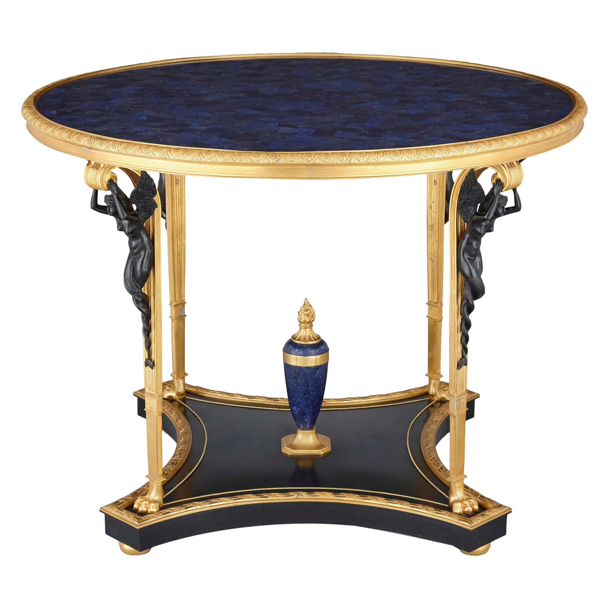 Tisch im neoklassizistischen Empire-Stil aus Goldbronze und Lapislazuli im Angebot