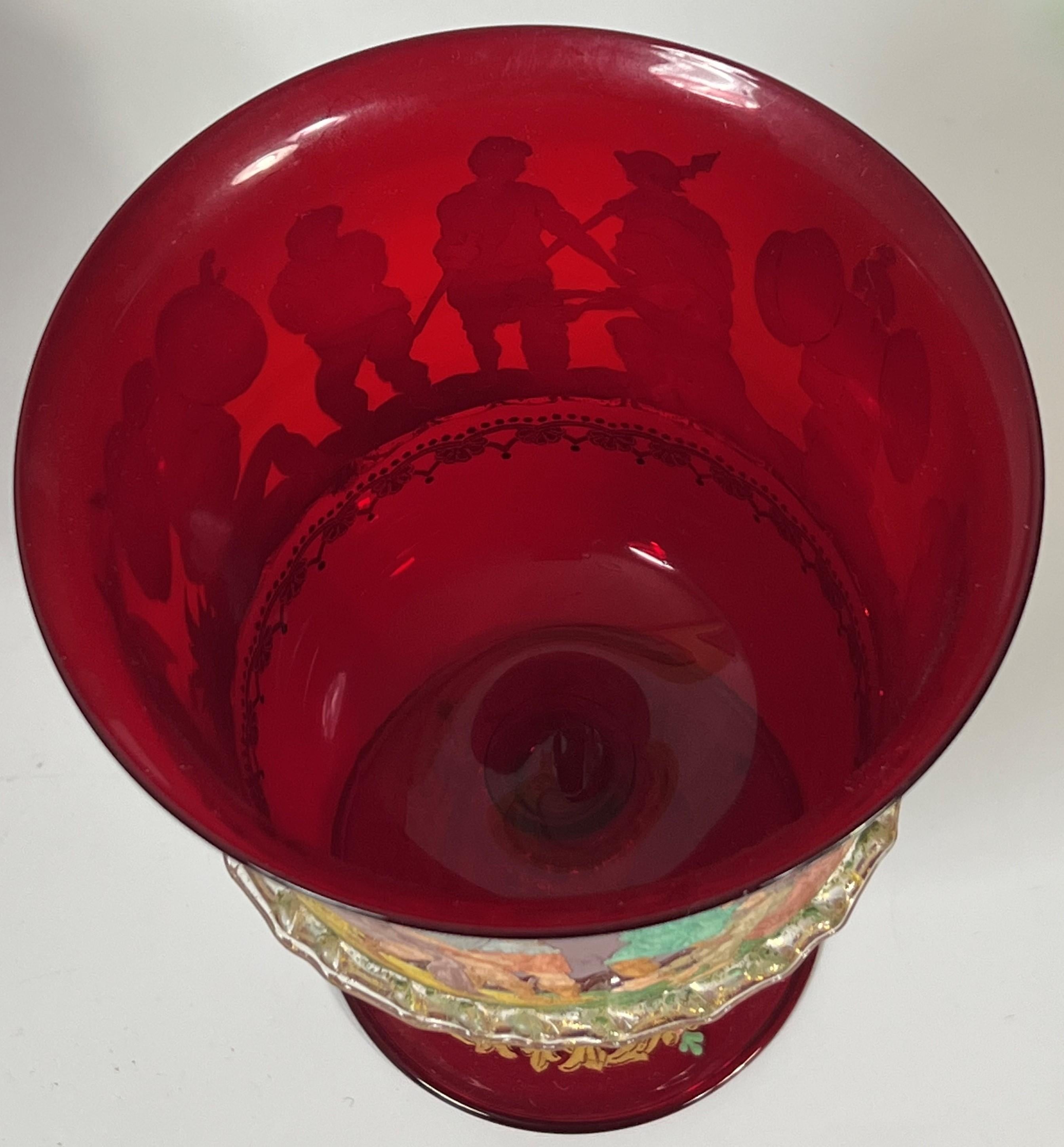 Cáliz neoclásico de Murano esmaltado aventurina rubí mitología guerreros dorado Hecho a mano en venta