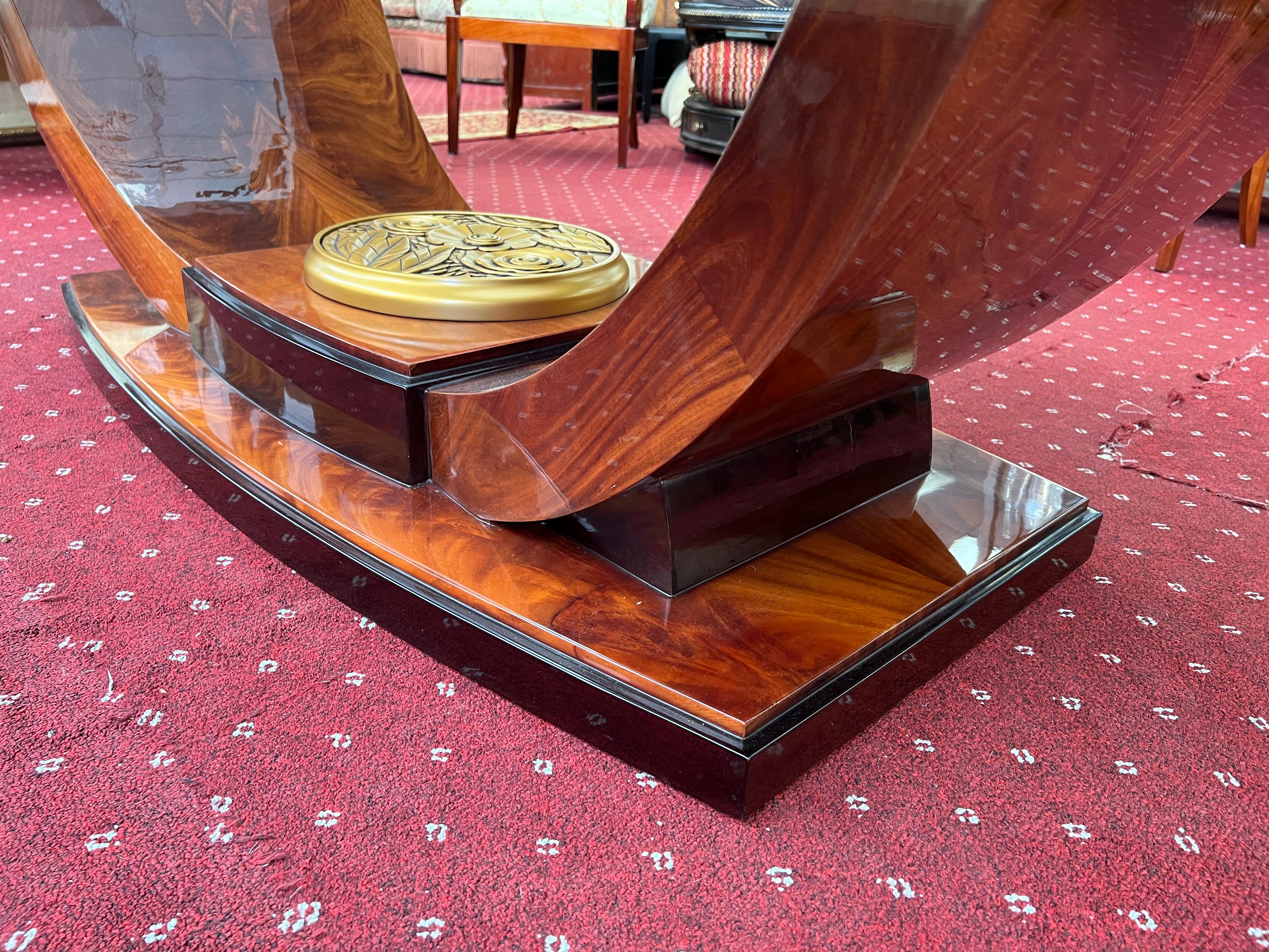 English Art Deco Flame Mahogany Veneer Dining Table For Sale 8