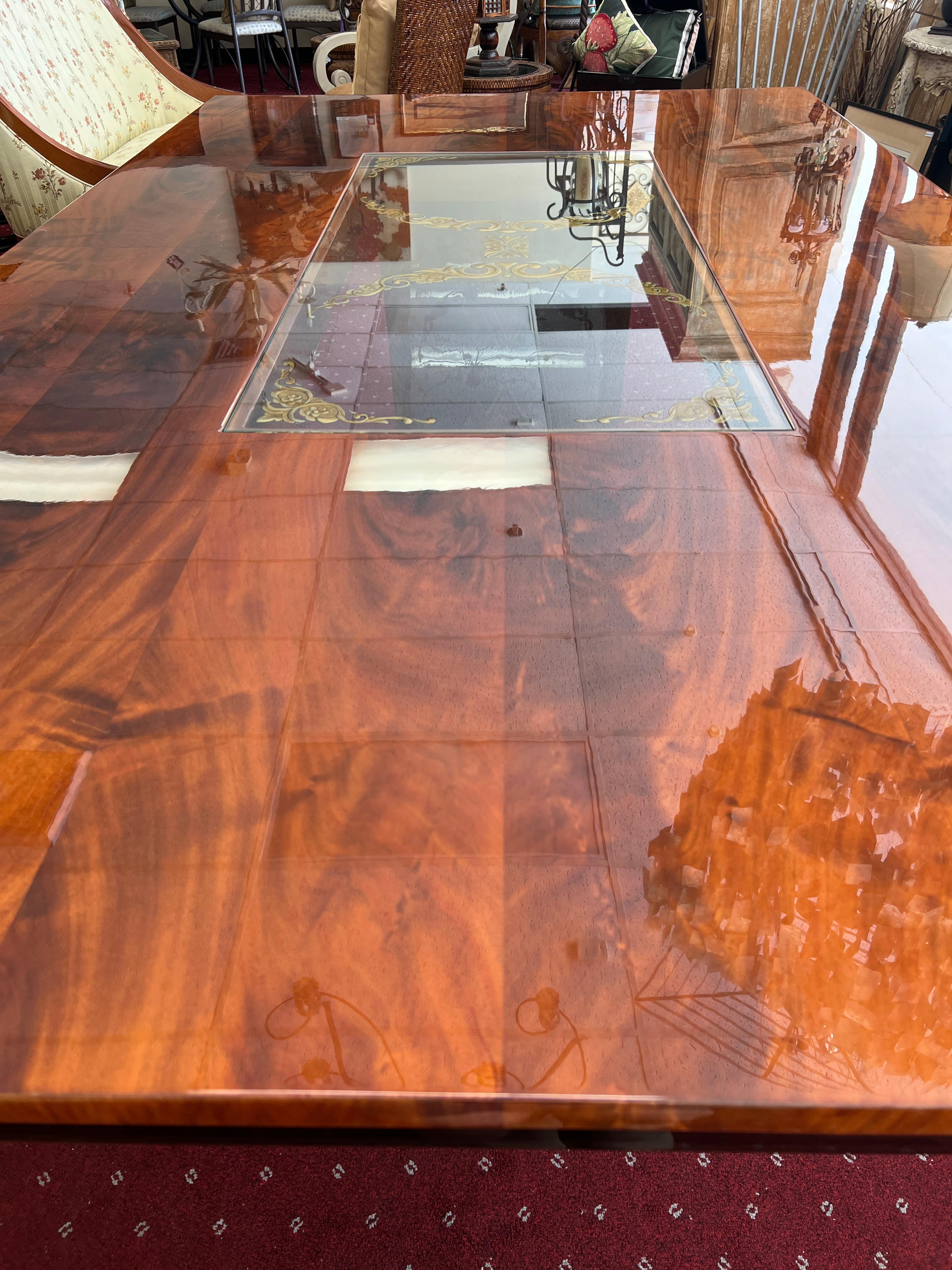 Hardwood English Art Deco Flame Mahogany Veneer Dining Table For Sale