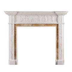 Cheminée néoclassique anglaise en marbre statuaire avec incrustation de Sienne