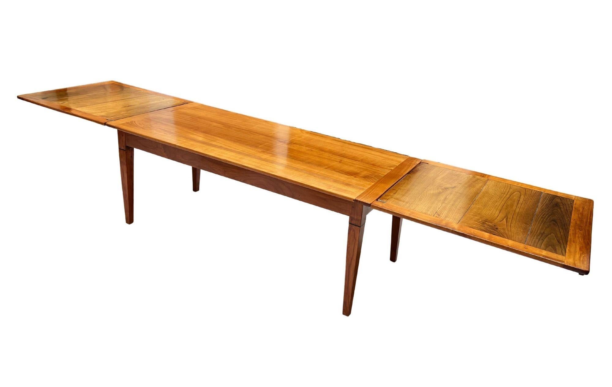 Large rectangular neoclassical Biedermeier (French Restoration) extending / expandable Dining Room Table.
Expandable up to 4 meter / 13.12 feet.
Beautifully solid cherry wood, hand-polished with shellac (french polish). Two extension leaves a 100 cm