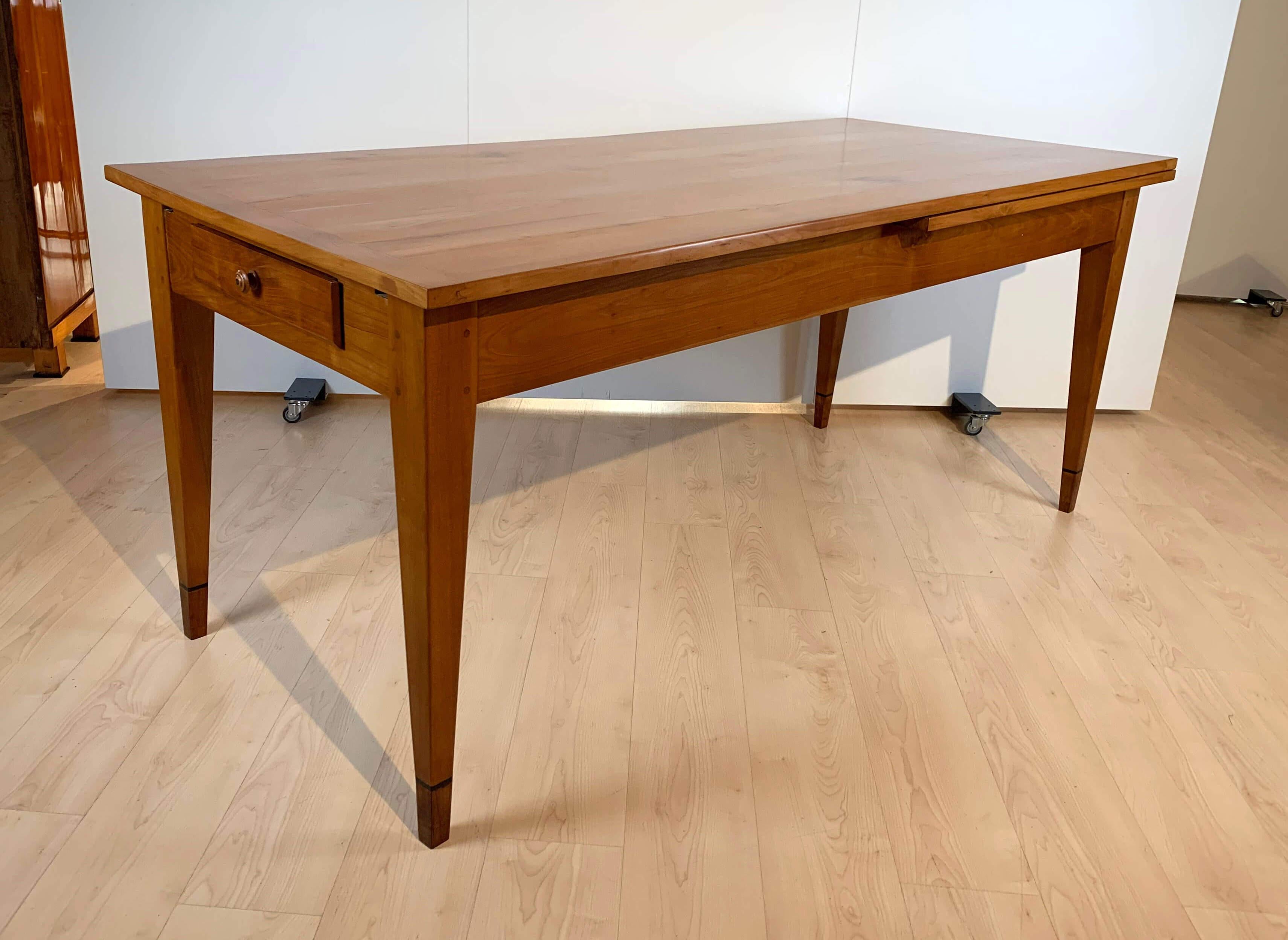 French Neoclassical Expandable Dining Table, Solid Cherry, Chestnut, France circa 1820 For Sale