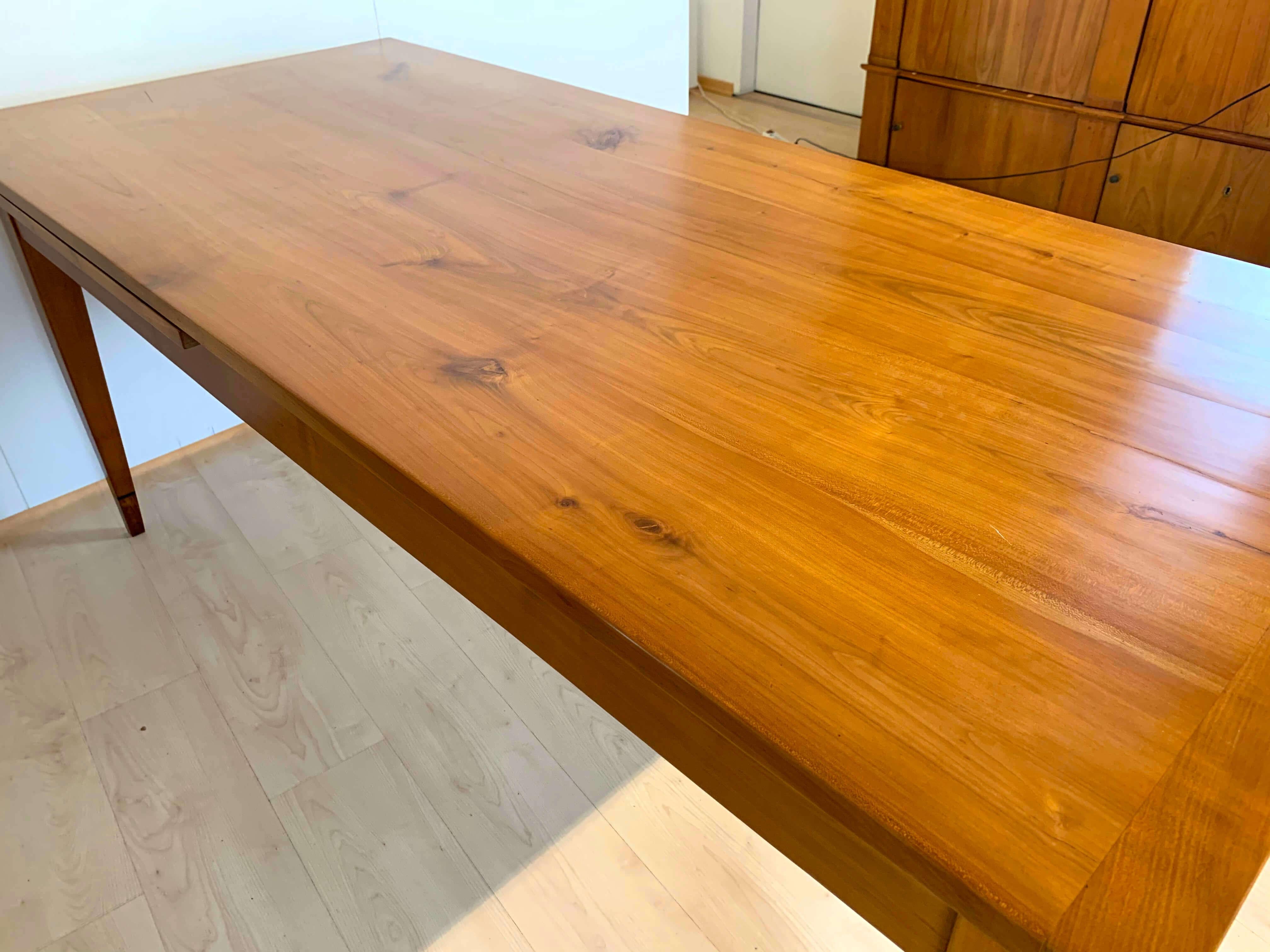 Neoclassical Expandable Dining Table, Solid Cherry, Chestnut, France circa 1820 In Good Condition For Sale In Regensburg, DE
