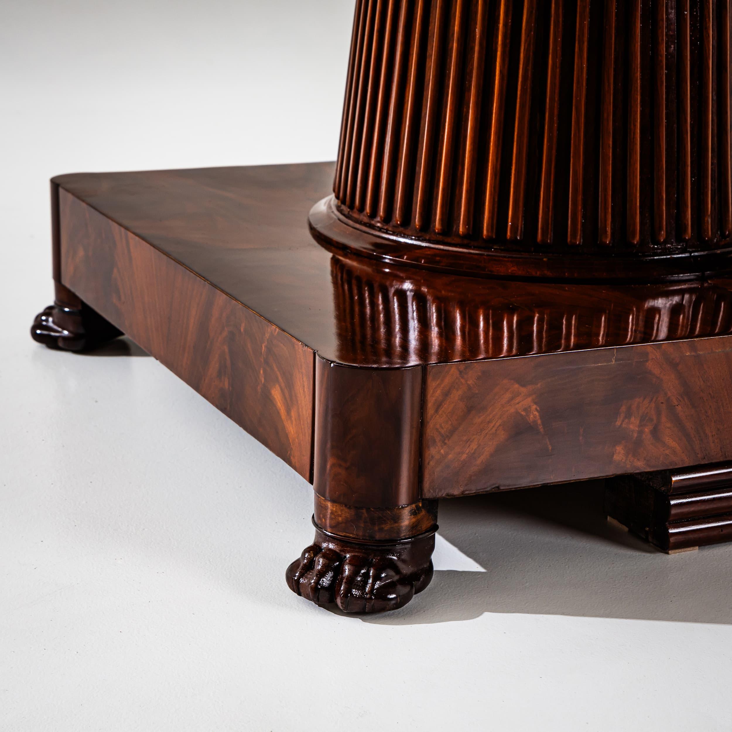 Neoclassical Extending Table in Mahogany, circa 1820 For Sale 6