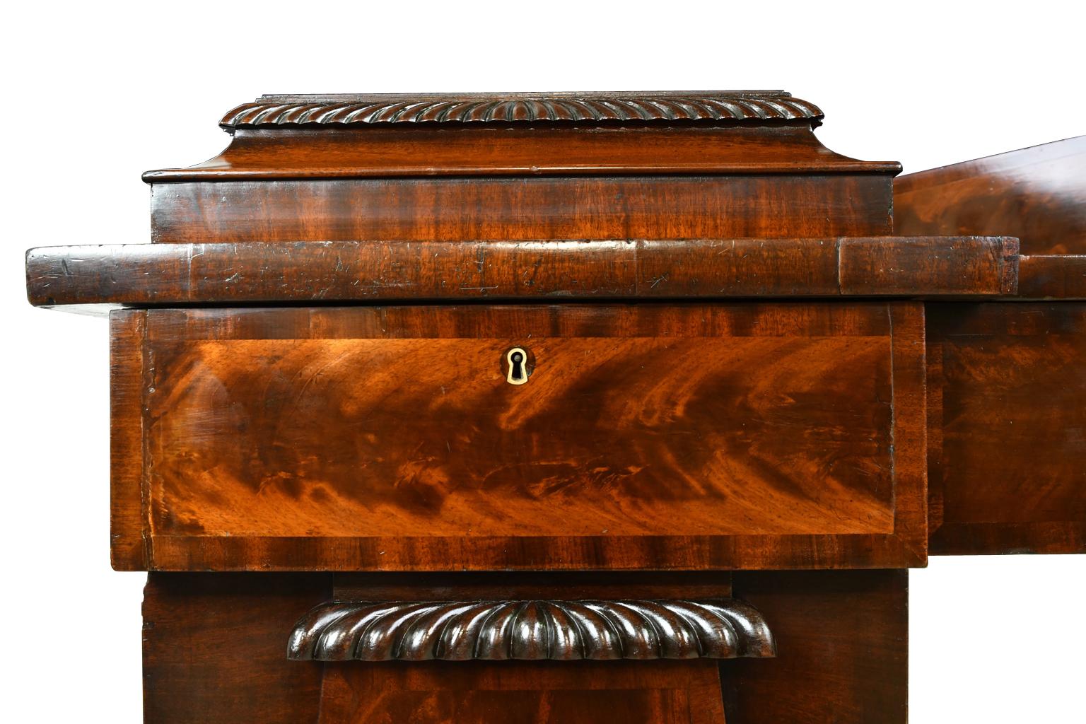 Neoclassical Federal Pedestal Sideboard in Mahogany, circa 1815 For Sale 4