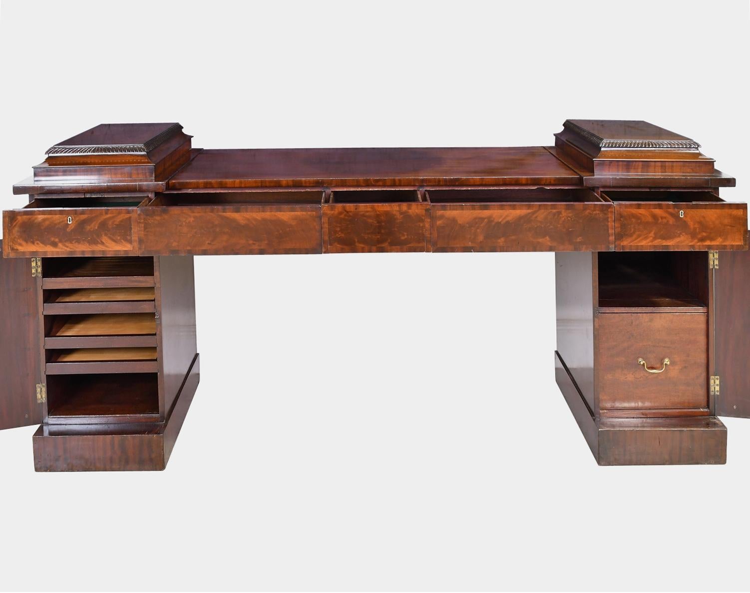 19th Century Neoclassical Federal Pedestal Sideboard in Mahogany, circa 1815 For Sale