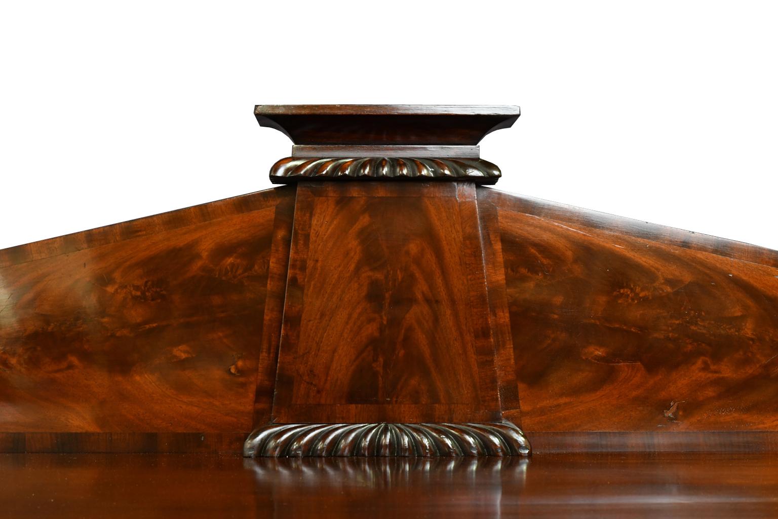 Neoclassical Federal Pedestal Sideboard in Mahogany, circa 1815 For Sale 2