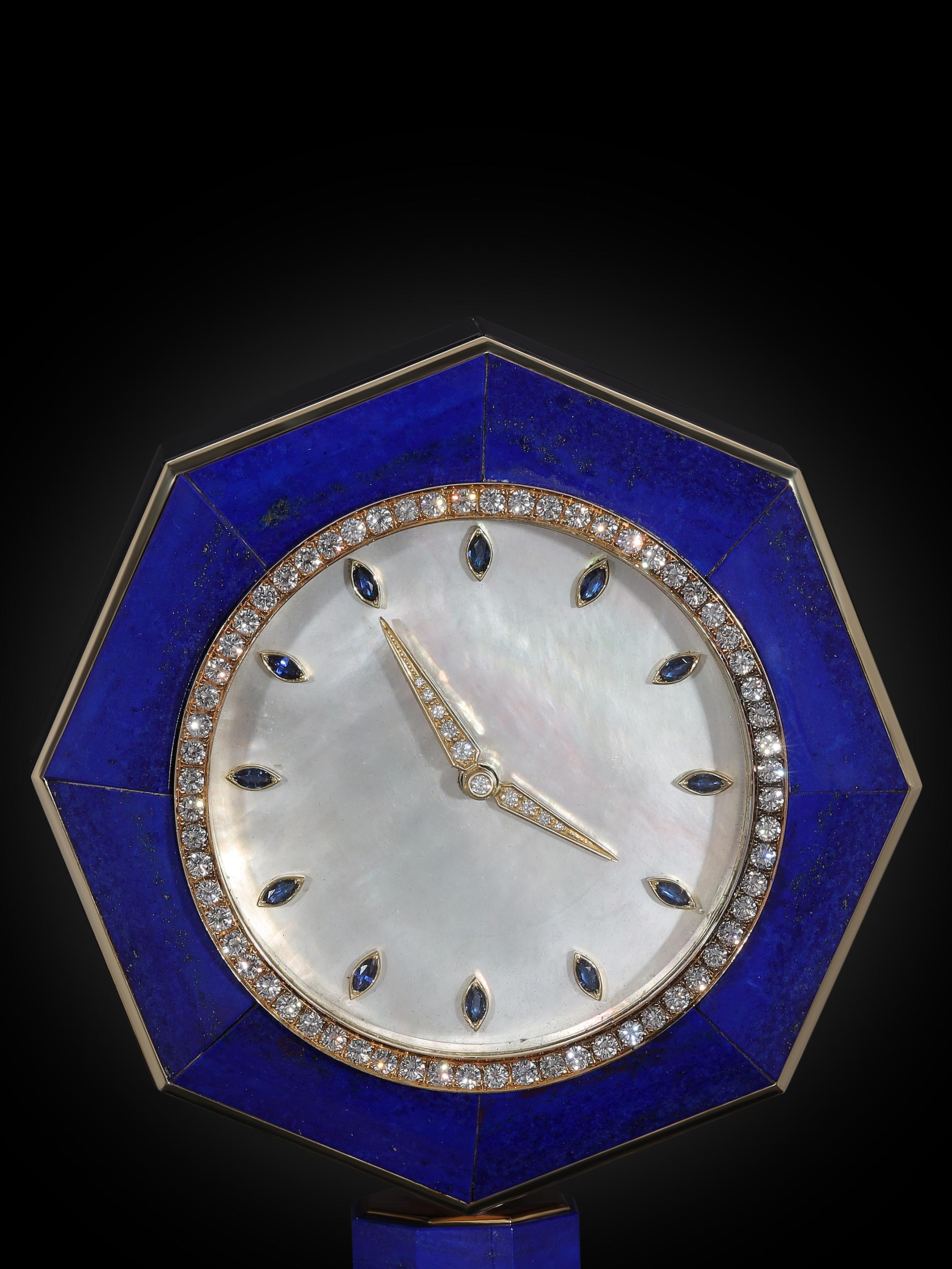 Piedra Preciosa Arte Escultura Reloj, Aguamarina Zafiro Tallado Diamante en venta 5