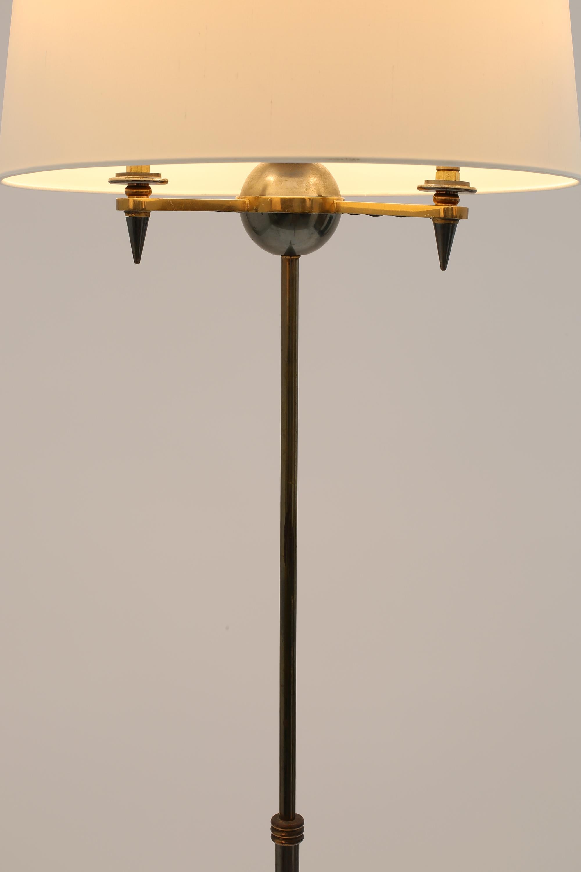 Neoklassizistische Stehlampe von Henri Petitot für Atelier Petitot, Französisch, ca. 1930er Jahre (Neoklassisch) im Angebot
