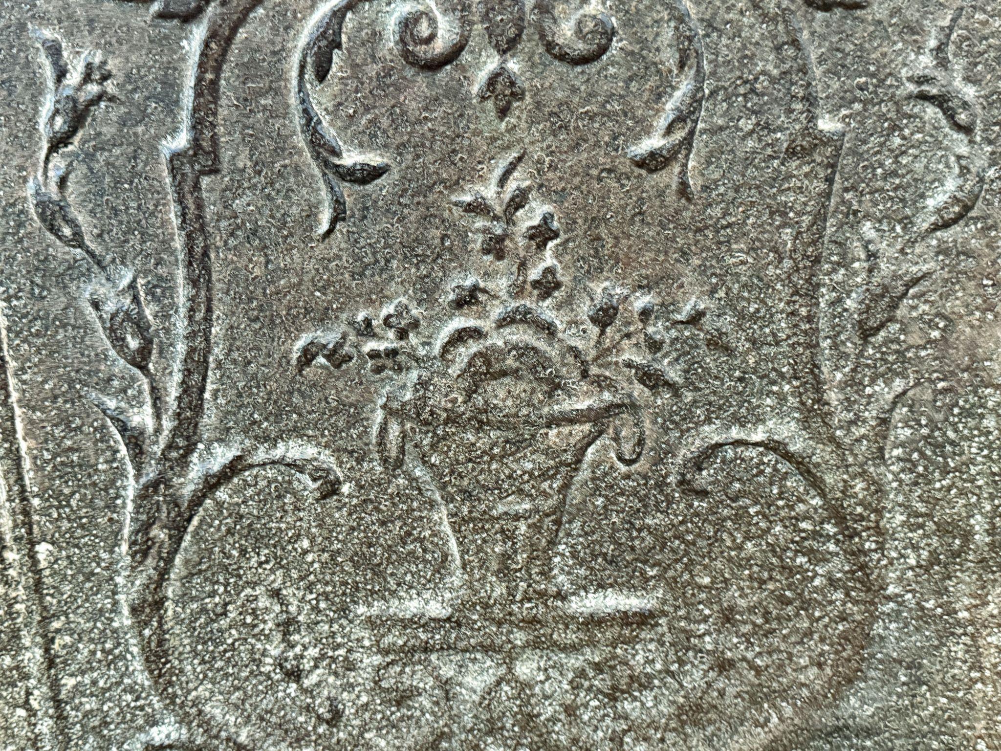Neoclassical 'Flower Basket' Fireback / Backsplash, Early 19th Century In Good Condition For Sale In Soest, NL