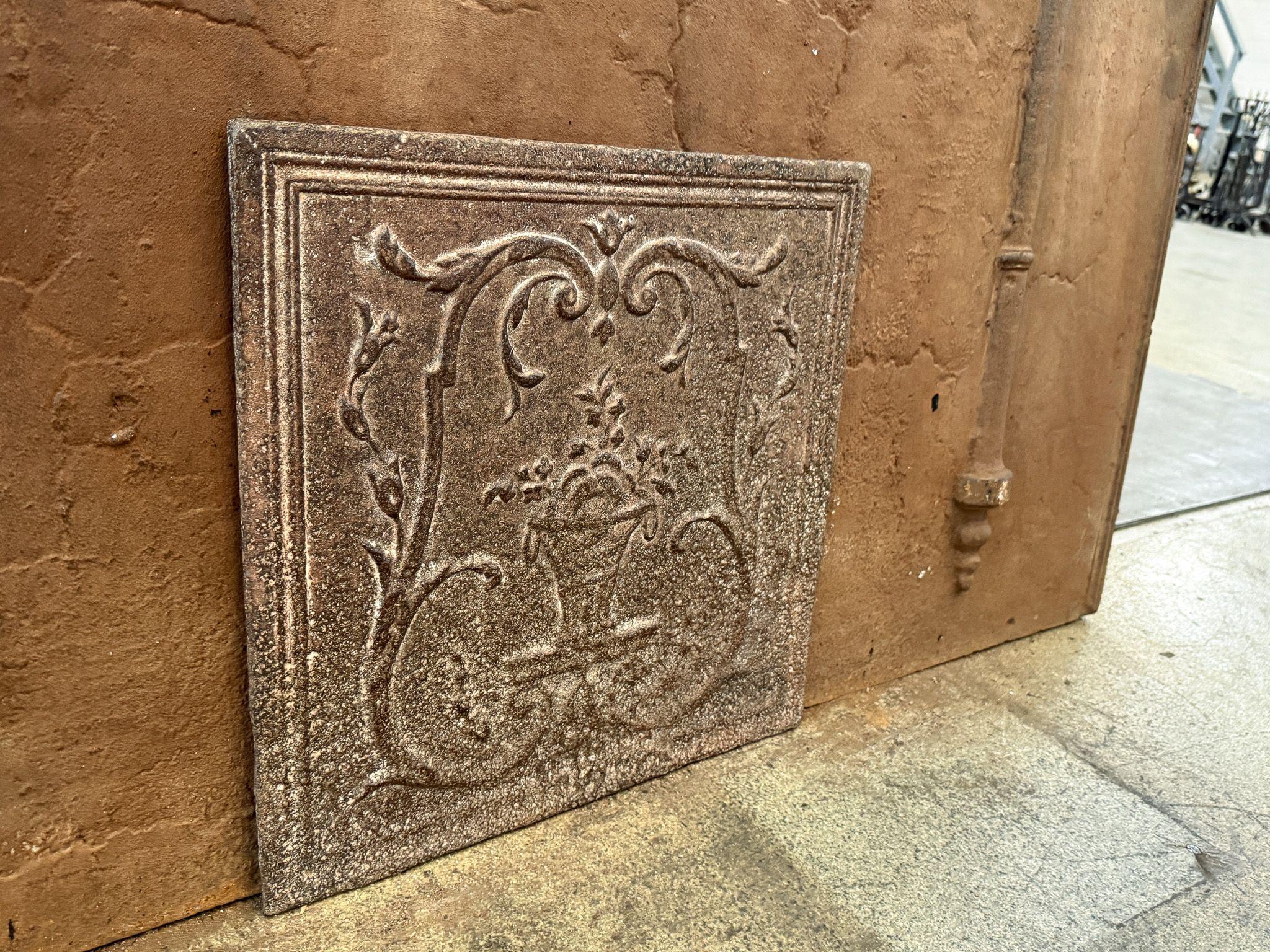 Neoclassical 'Flower Basket' Fireback / Backsplash, Early 19th Century For Sale 2