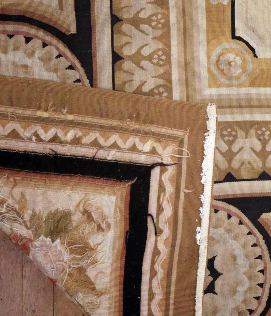 Neoklassische Form Aubusson-Teppich (20. Jahrhundert) im Angebot
