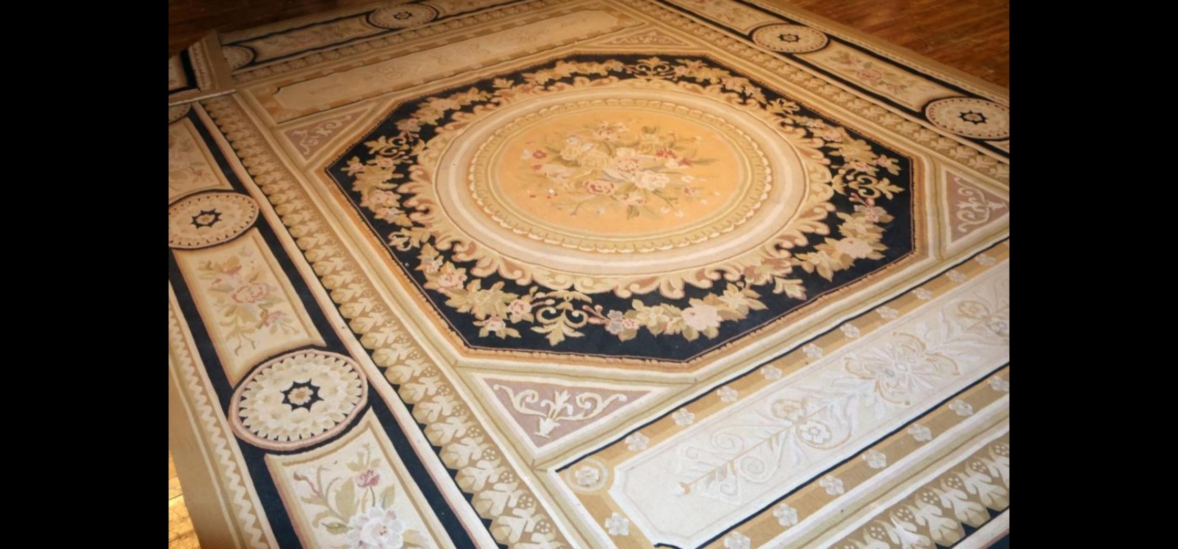 Neoklassische Form Aubusson-Teppich im Angebot 3