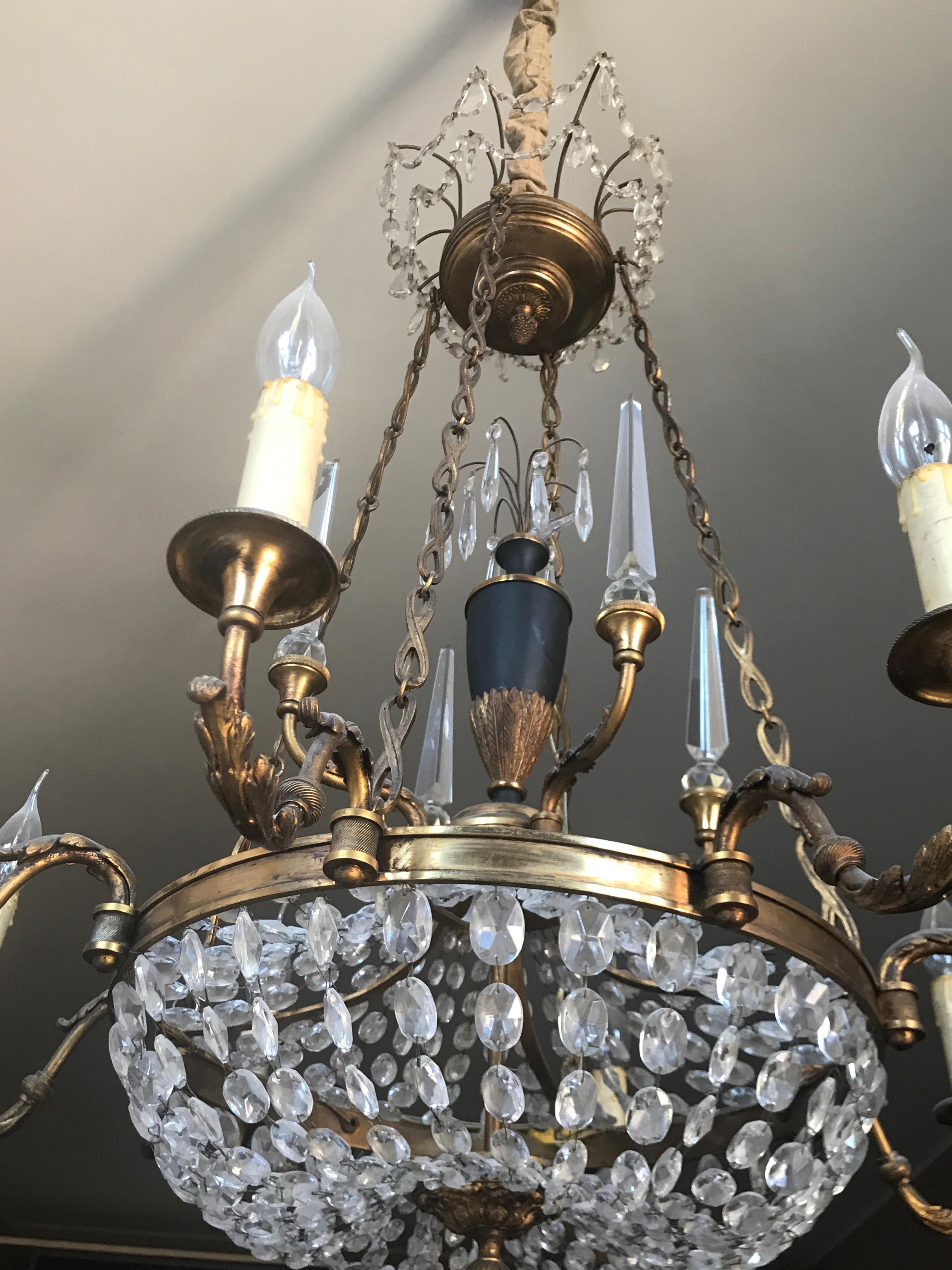 Neoclassical French Dore Bronze and Crystal Eight-Arm Chandelier In Good Condition For Sale In Antwerp, BE
