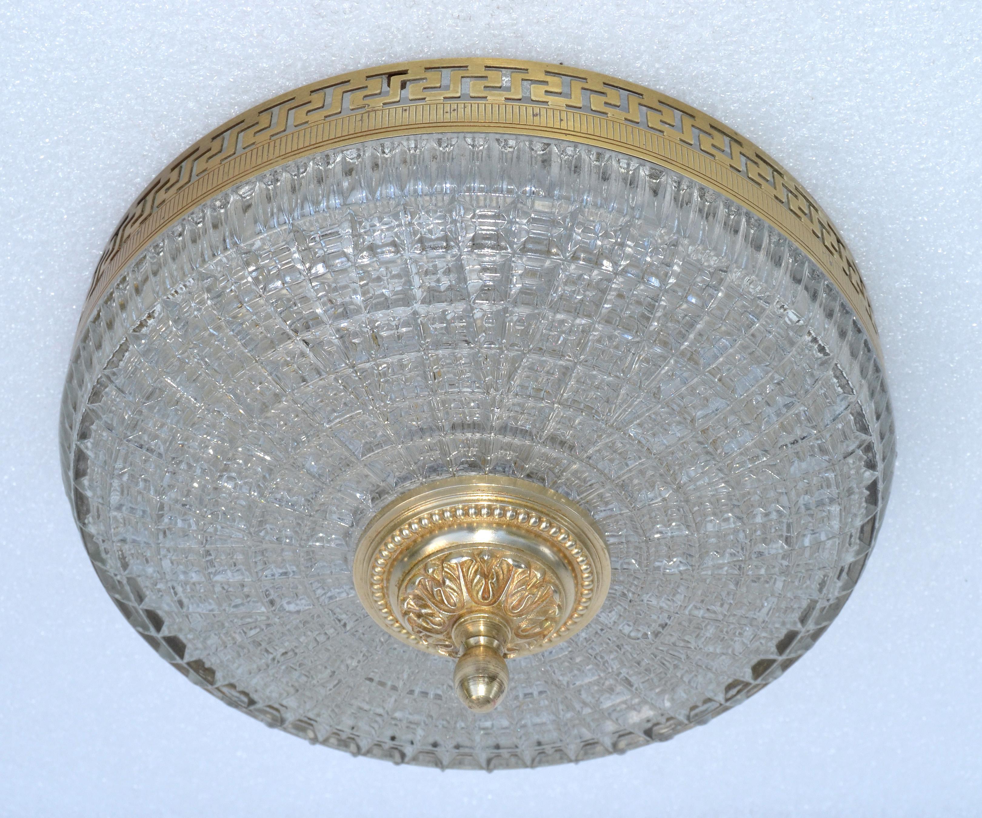 Superb neoclassical French flush mount Brass “décor à la Grecque” with round cut glass shade.
US Rewired and takes 2 light bulbs with max. 60 watts or LED.
Ready for a new Home.


