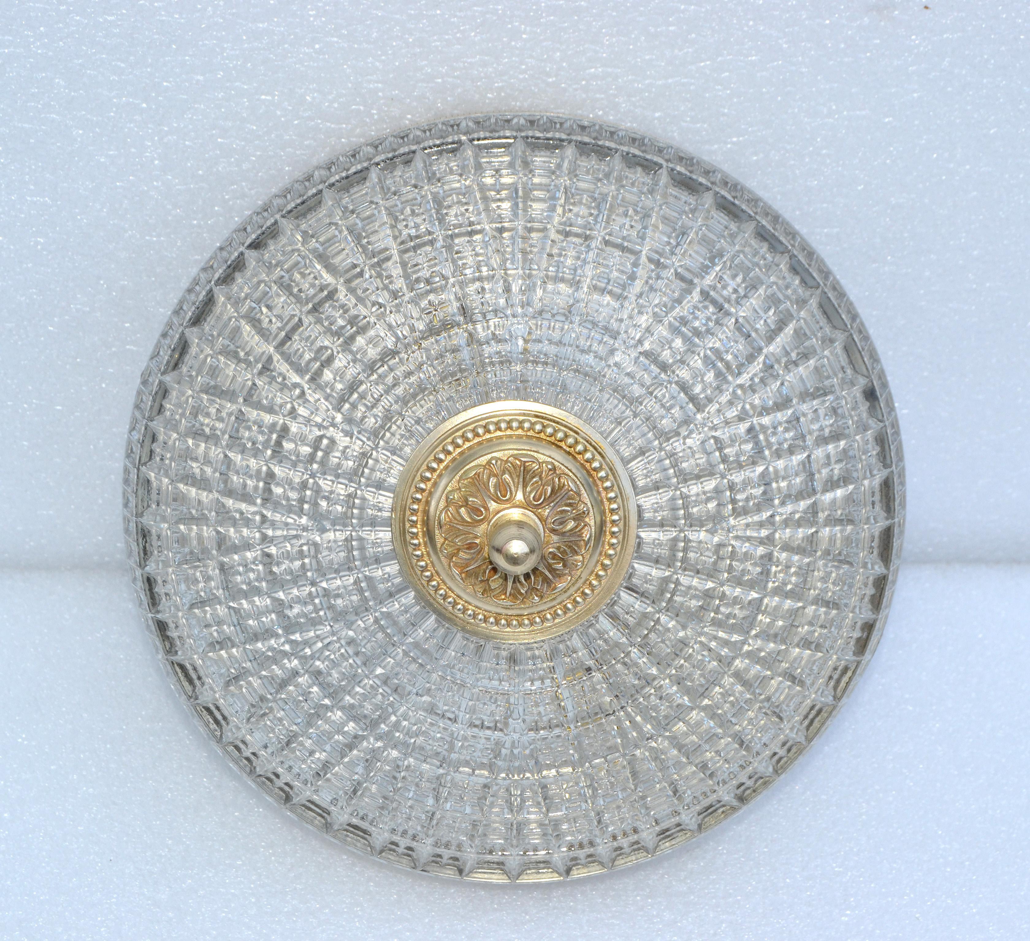 Néoclassique Abat-jour néoclassique français encastré en laiton décoré de clé grecque avec verre taillé, 1960 en vente
