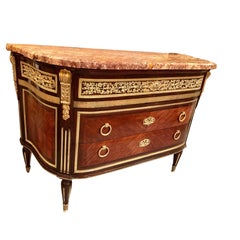 Commode française néoclassique de style Louis XVI en acajou avec ferrures en bronze doré