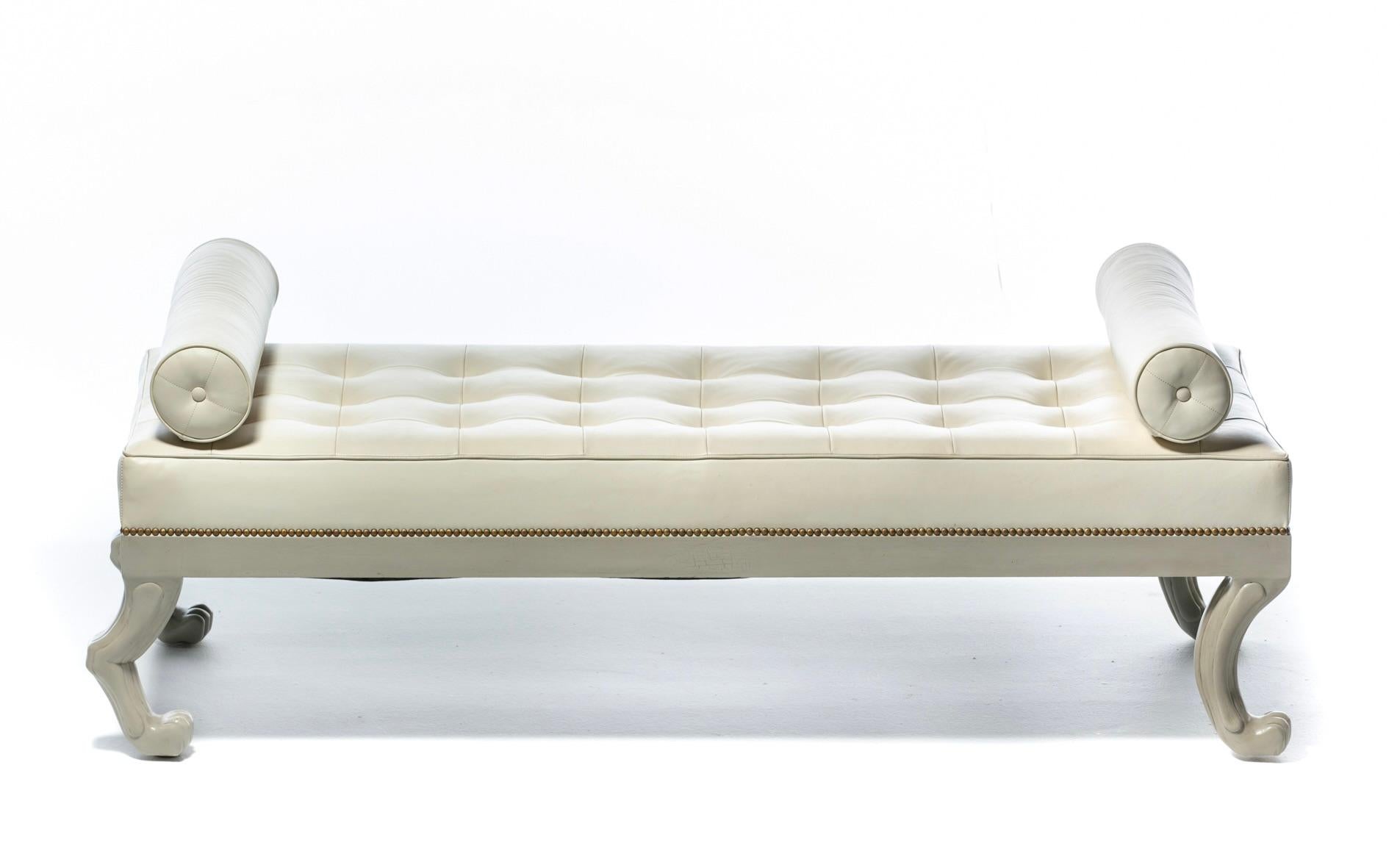 Neoclassical French Style Lion Themed Daybed in Tufted Ivory White Leather In Good Condition In Saint Louis, MO