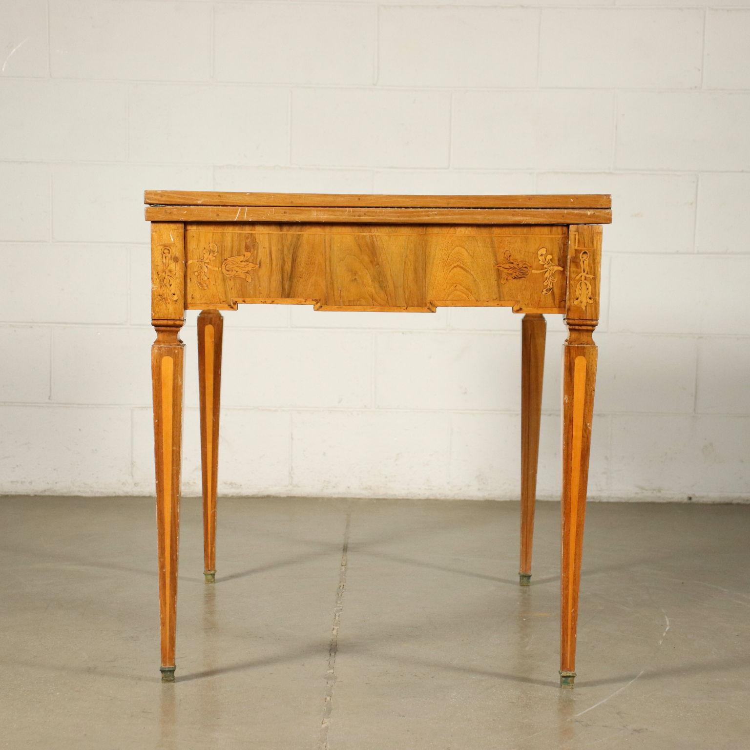 Neoclassical Game Table Walnut Maple, Italy XVIII Century For Sale 8