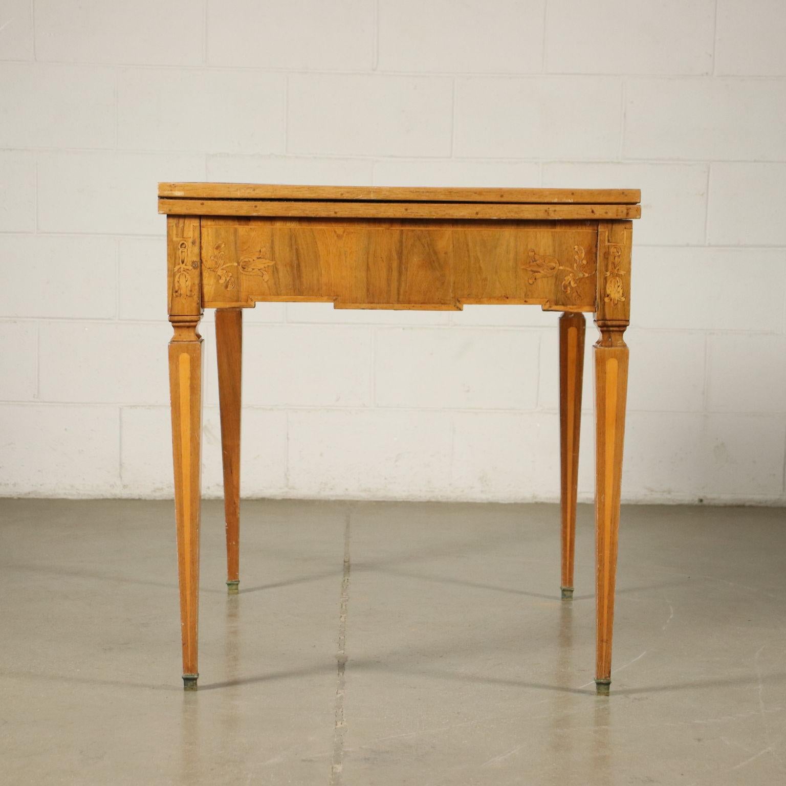 Neoclassical Game Table Walnut Maple, Italy XVIII Century For Sale 10