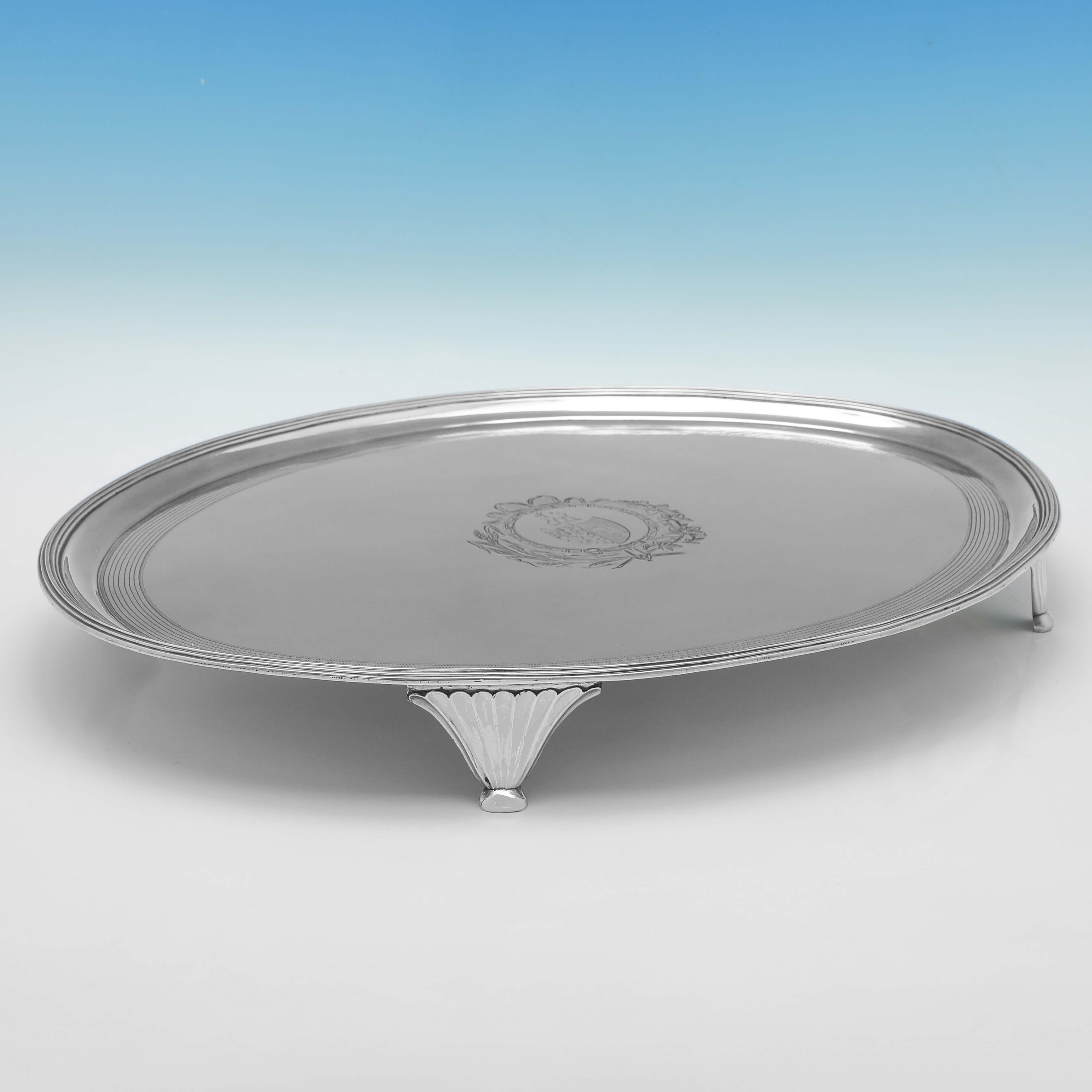 Bandeja neoclásica de plata de ley del periodo Jorge III - Londres 1795 Neoclásico en venta