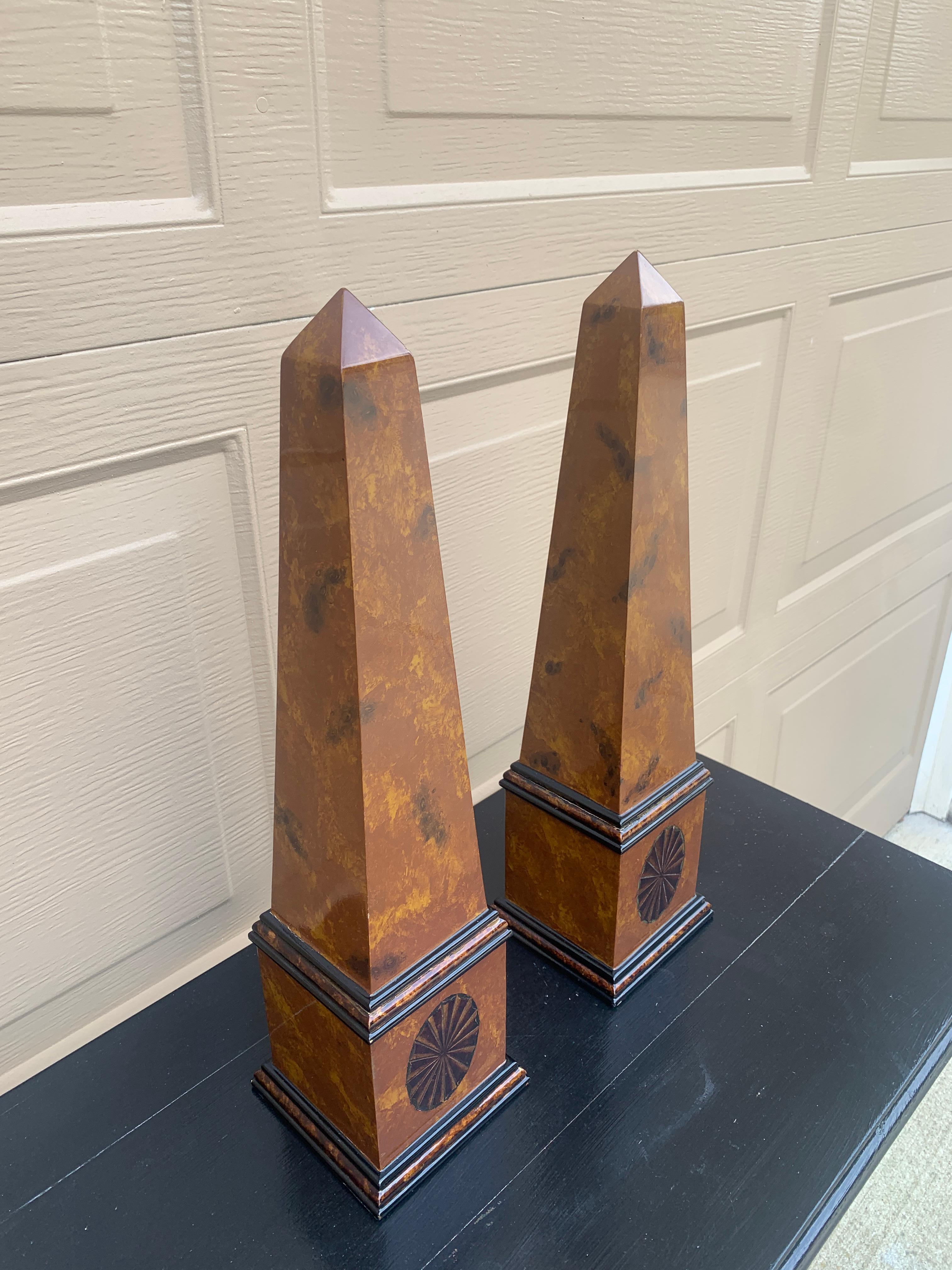 Obeliscos neoclásicos georgianos de madera con incrustaciones, Pareja en Bueno estado para la venta en Elkhart, IN
