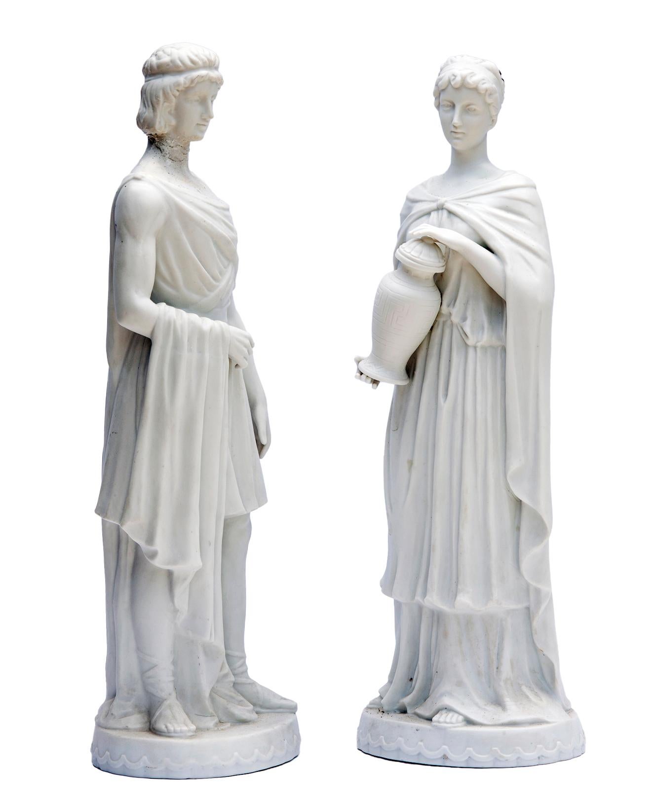 Tedesco Statuette neoclassiche tedesche in bisquit; una coppia. in vendita
