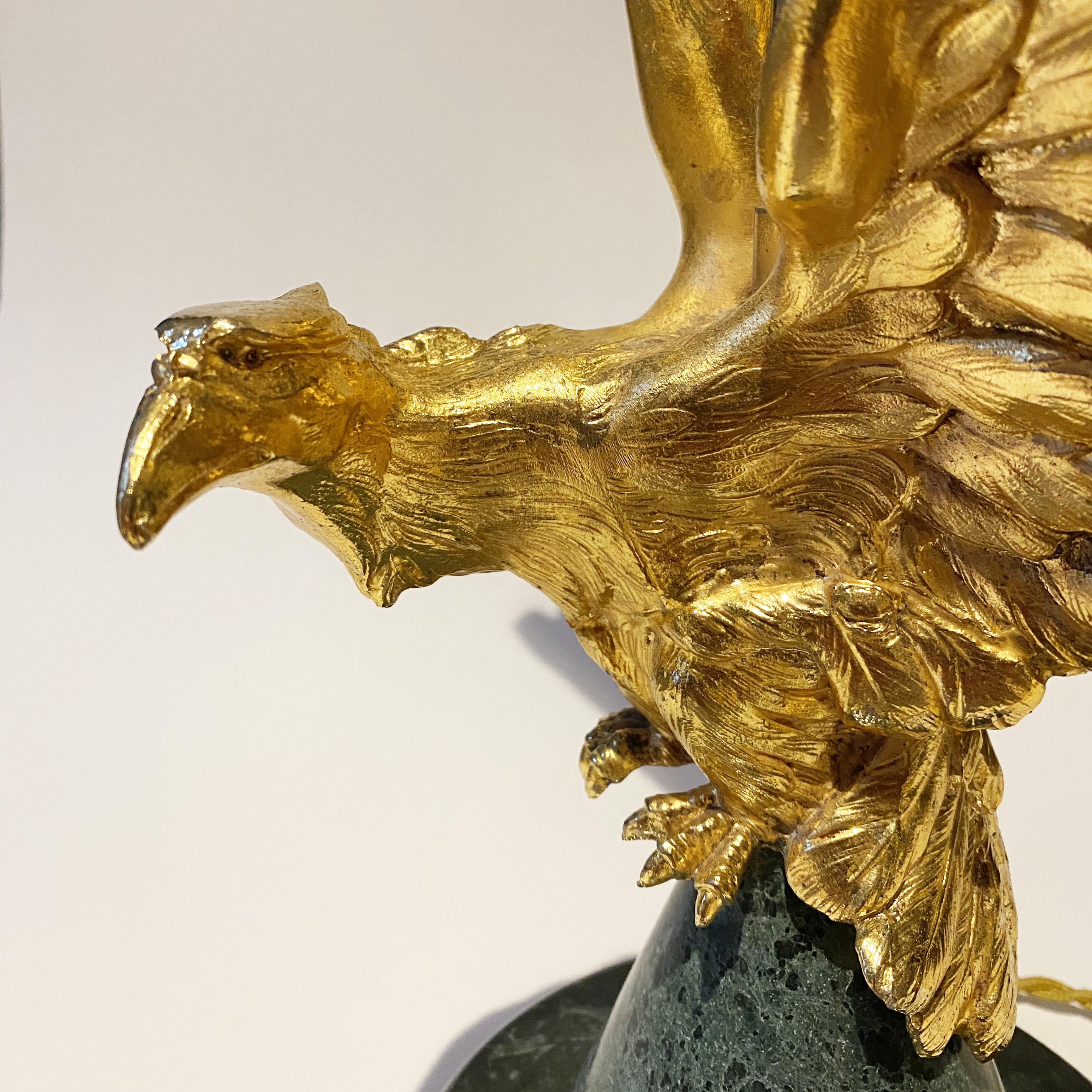 Neoclassical Gilded Eagle Lamp in the style of Maison Charles, 1970s. In Good Condition For Sale In Lille, FR