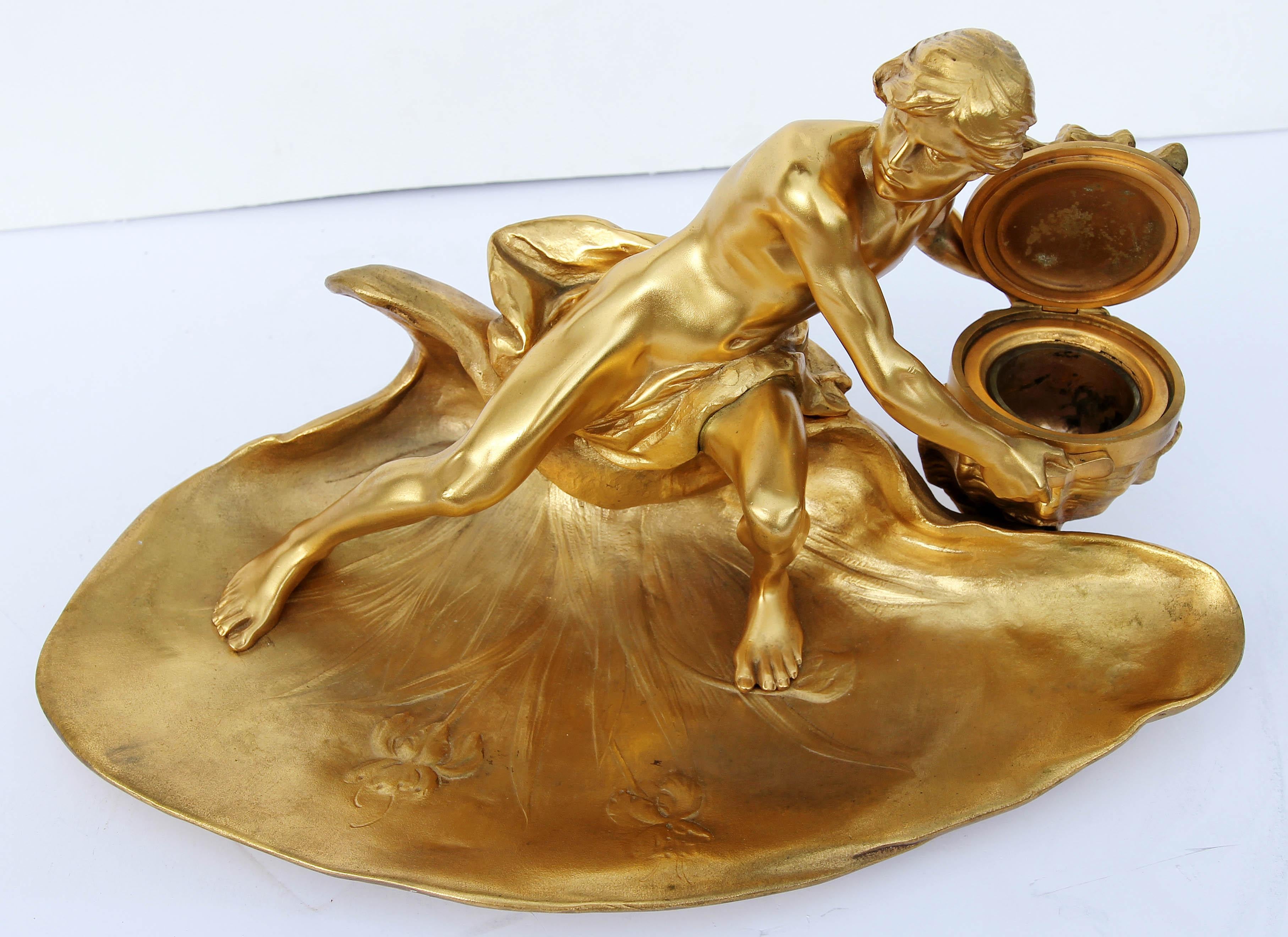 Neoclassical Gilt Bronze Inkwell of a Young Neptune Holding a Seashell In Good Condition In Rochester, NY