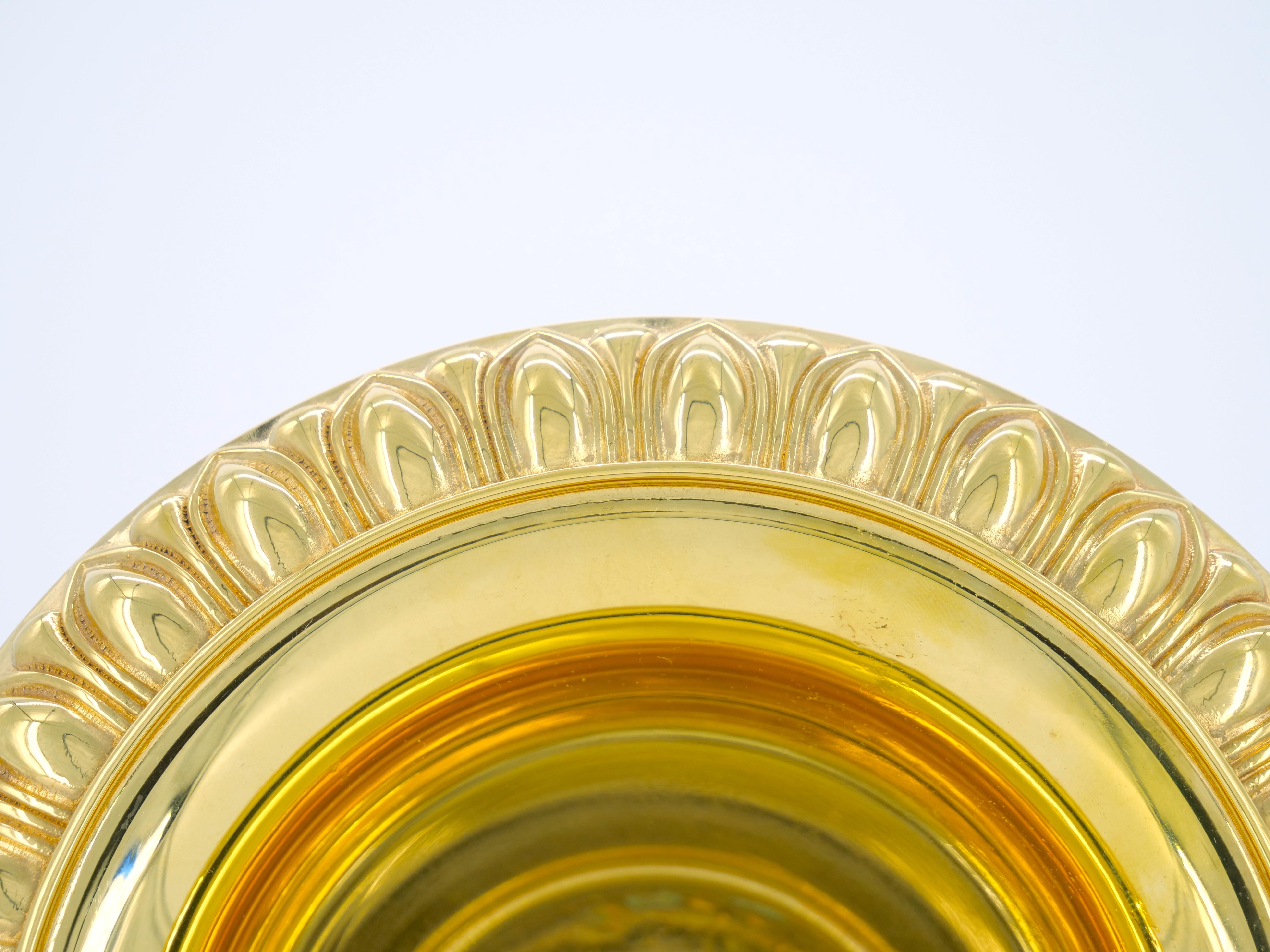 Neoklassizistischer vergoldeter Campana-Weinkühler/Eiskübel in Campana-Form im Angebot 1