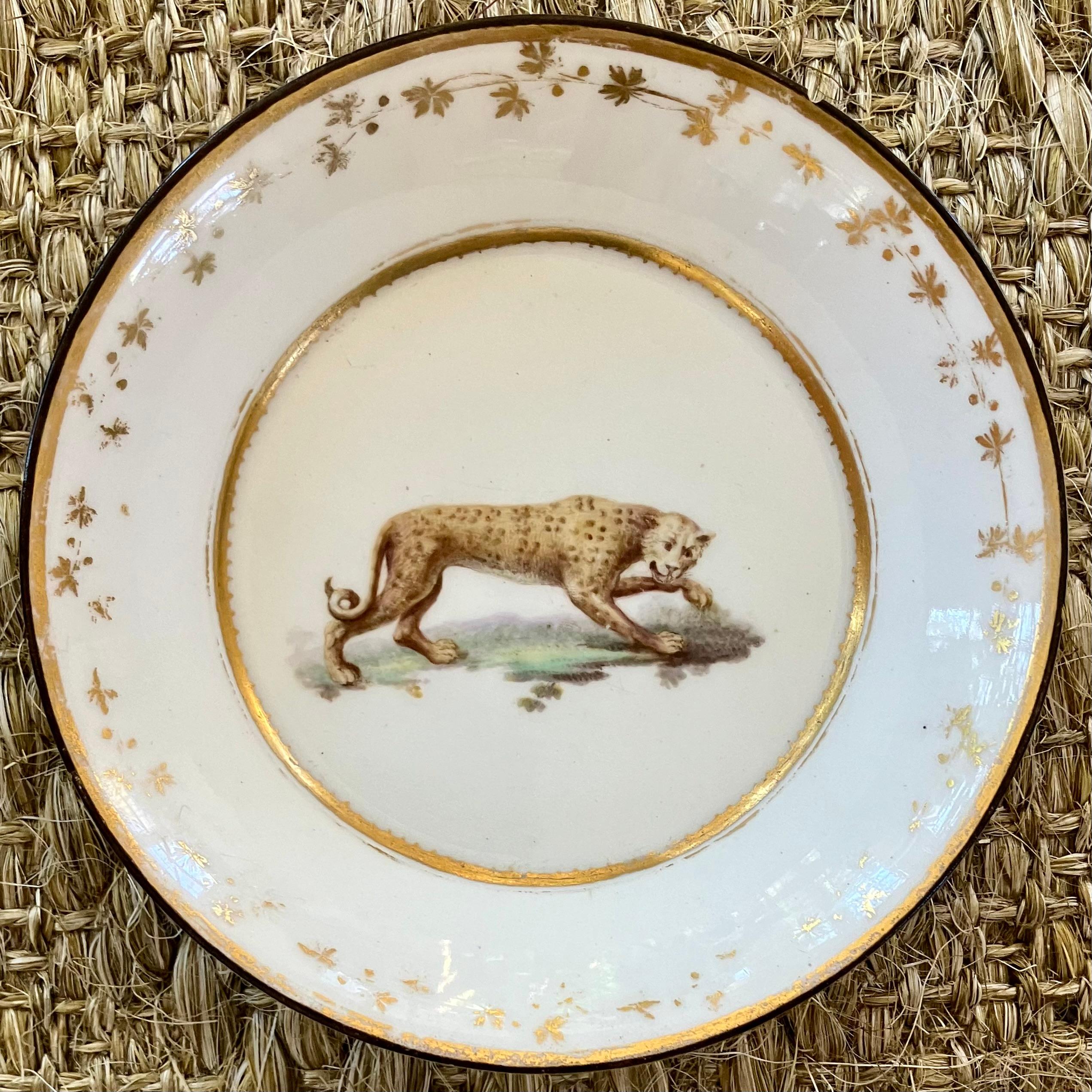 Italiano Piatto decorato neoclassico dorato con leopardo in vendita