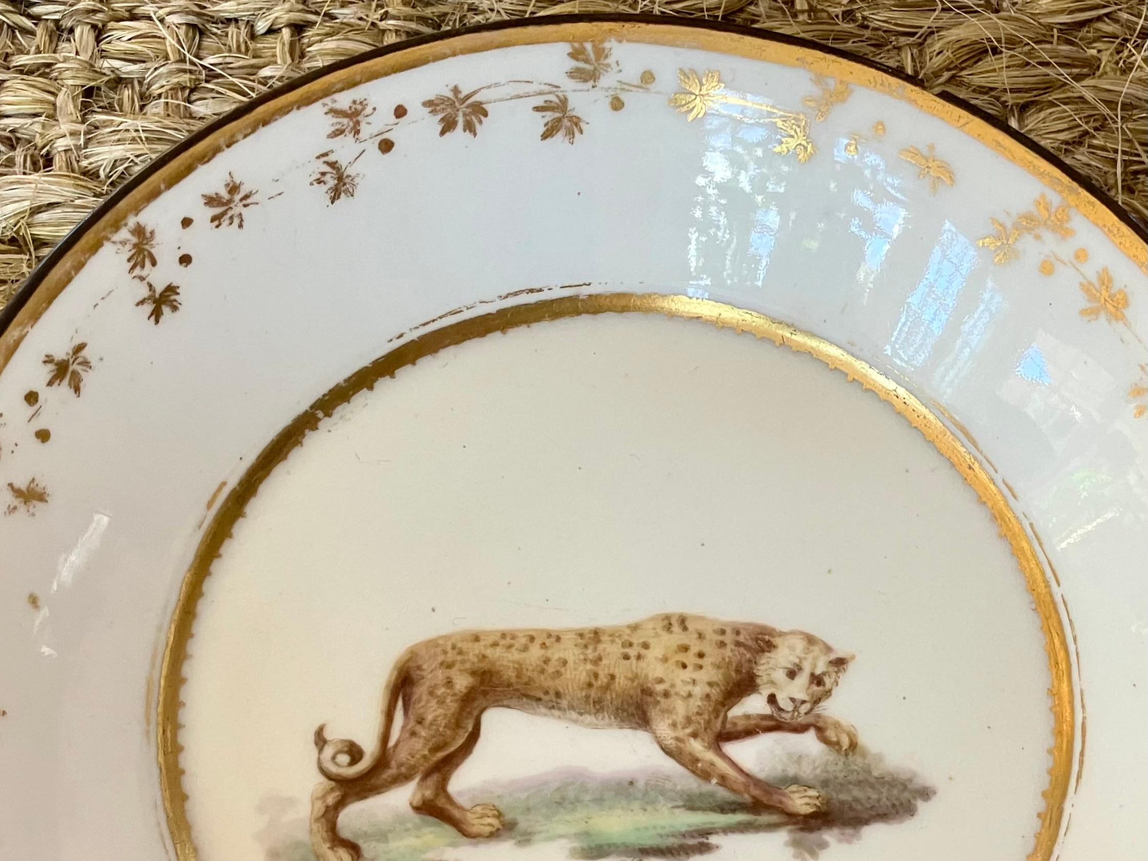 Piatto decorato neoclassico dorato con leopardo In condizioni buone in vendita a New York, NY