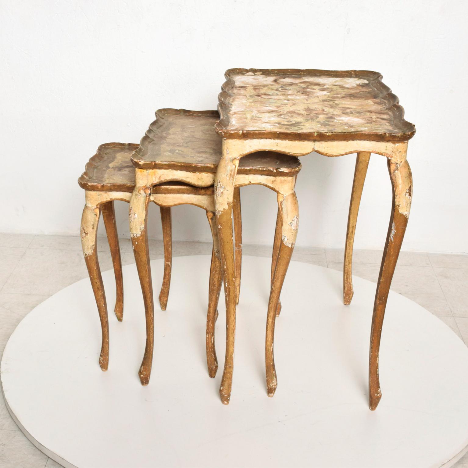 Mid-Century Modern 1960s Neoclassical Florentine Nesting Tables Gold Gilt Set of Three ITALY