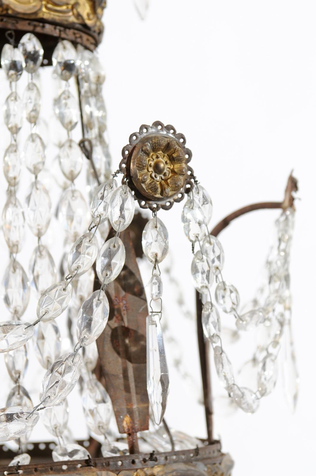 Neoklassischer 6-Licht-Kronleuchter aus vergoldetem Metall mit griechischem Schlüssel und Kristallkorb im Angebot 6
