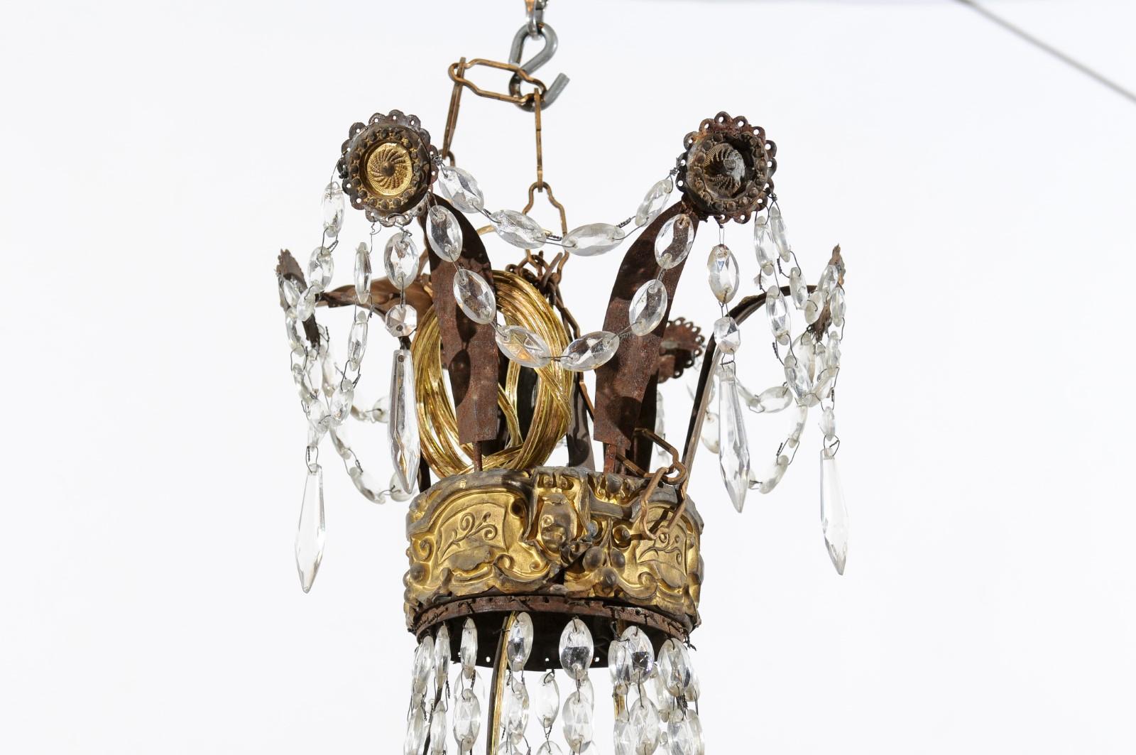 Neoklassischer 6-Licht-Kronleuchter aus vergoldetem Metall mit griechischem Schlüssel und Kristallkorb im Angebot 8