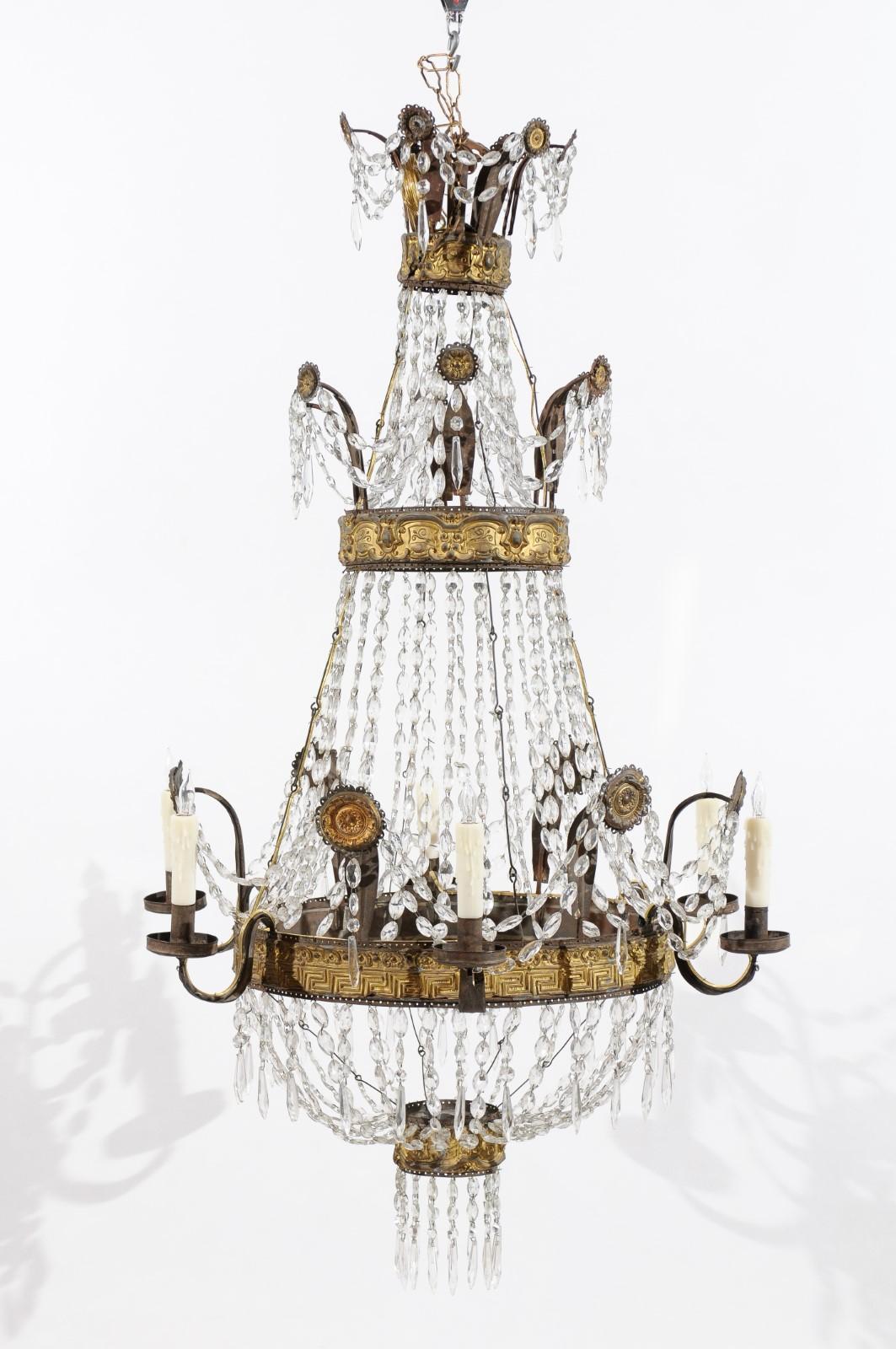 Lampadario a cesto in metallo dorato e cristallo della fine del XVIII secolo con 6 luci e design a chiave greca.